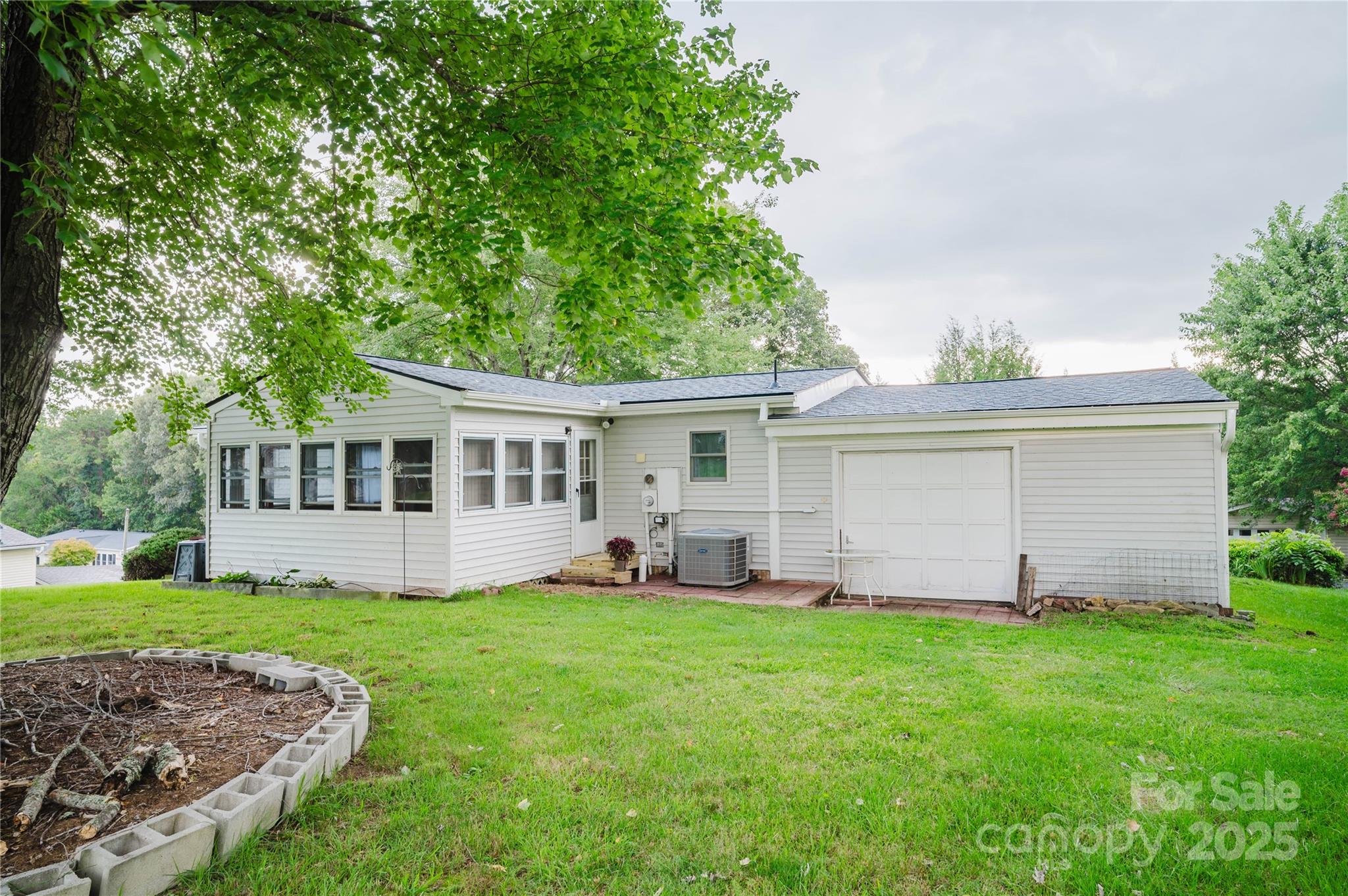 402 Deerfield Court