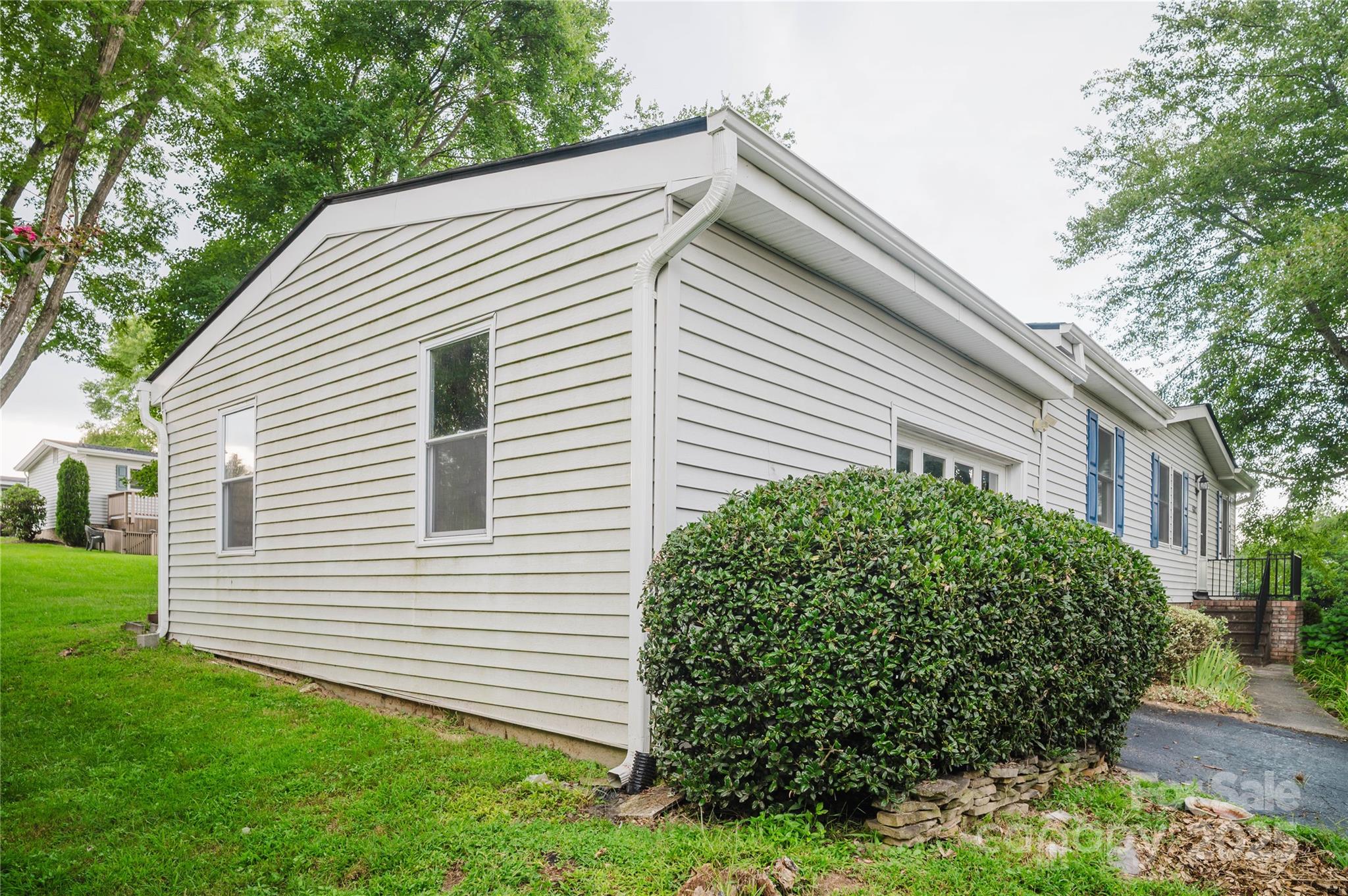 402 Deerfield Court
