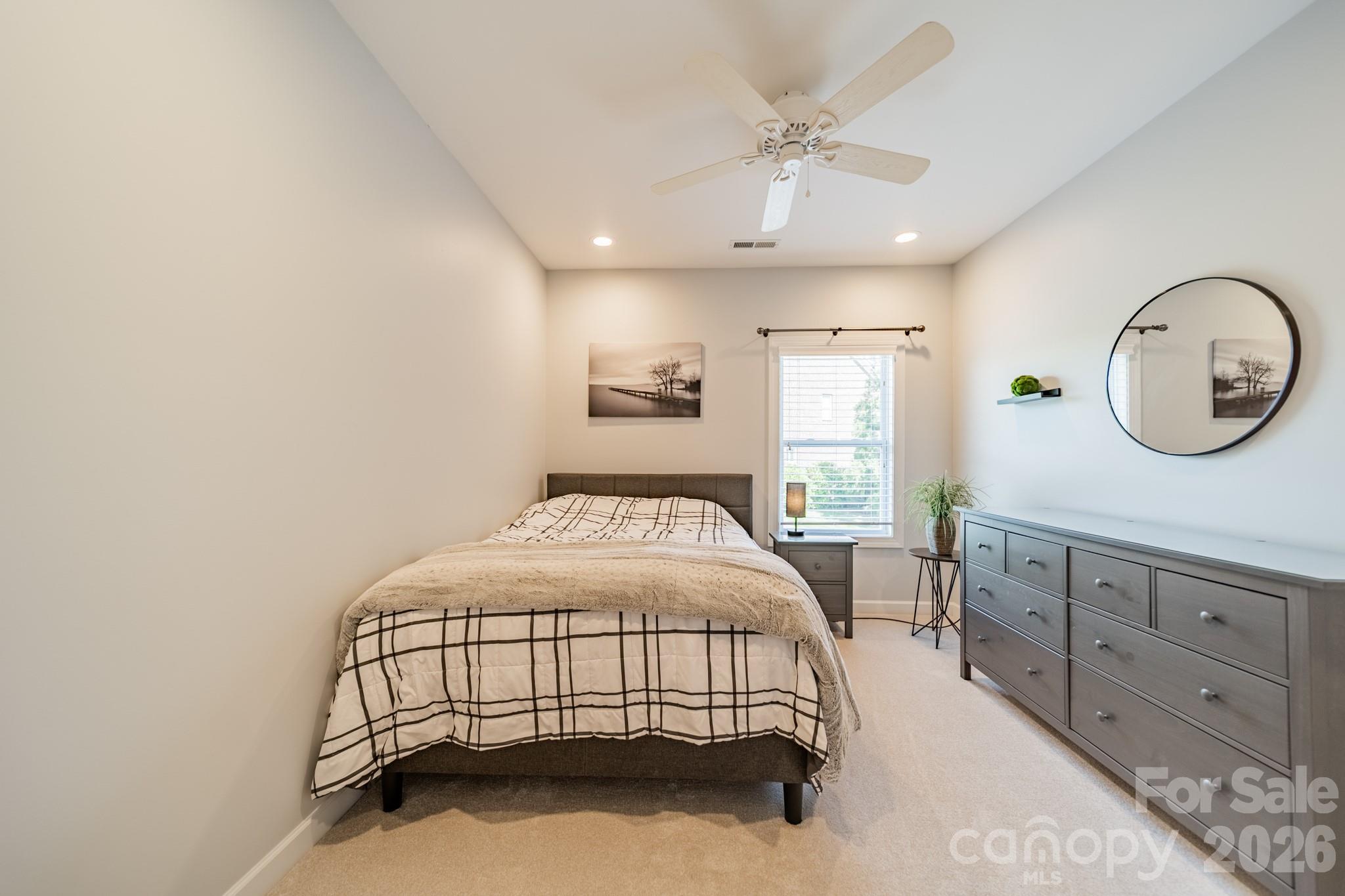 Hollister - Residential
