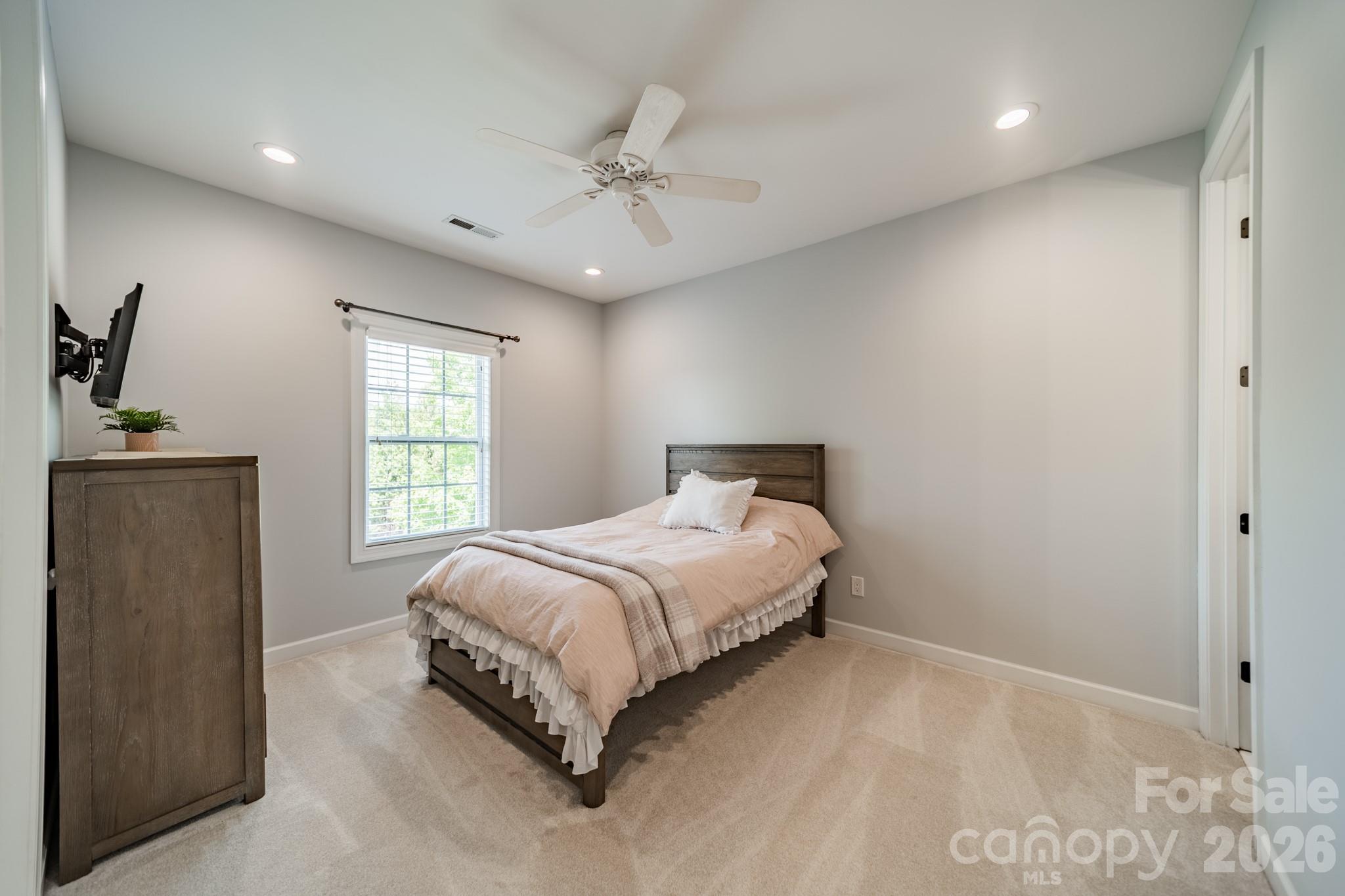 Hollister - Residential
