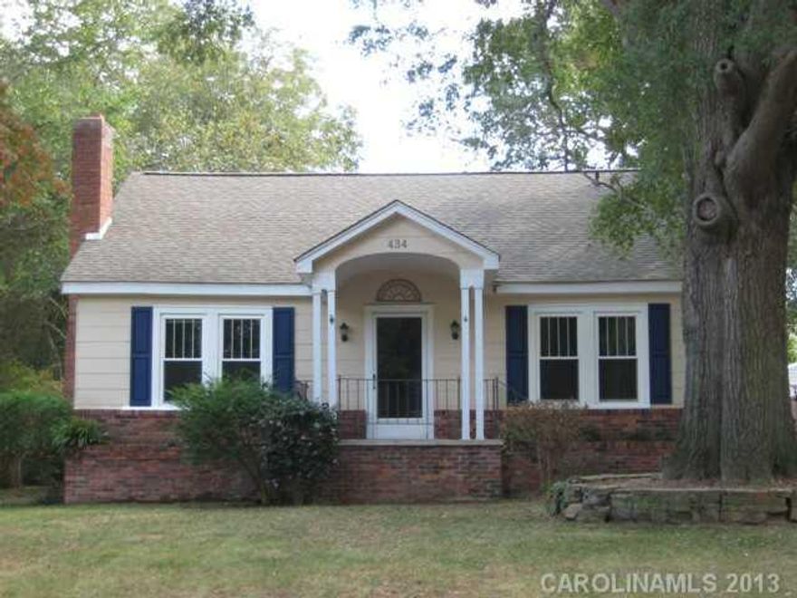 Cute home with 3 bedrooms with hardwood floors, family room with fireplace and hardwood floors, formal dining room with hardwood floors, kitchen with plenty of cabinets, dishwasher, stove and refrigerator, outside storage. Great location! You need to see to appreciate! Age is approximate