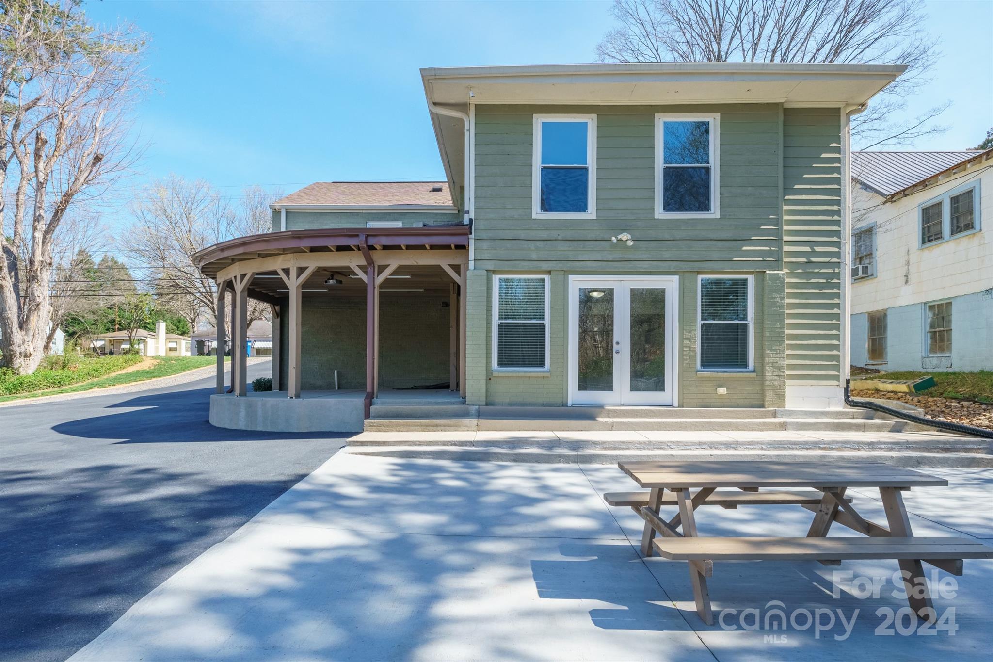 Country Club Estates - Residential