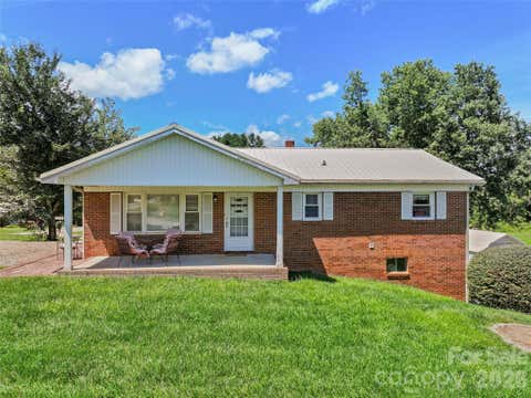 Photo of 354 Oakdale Road, Waynesville, NC 28786 (MLS # 4418423)