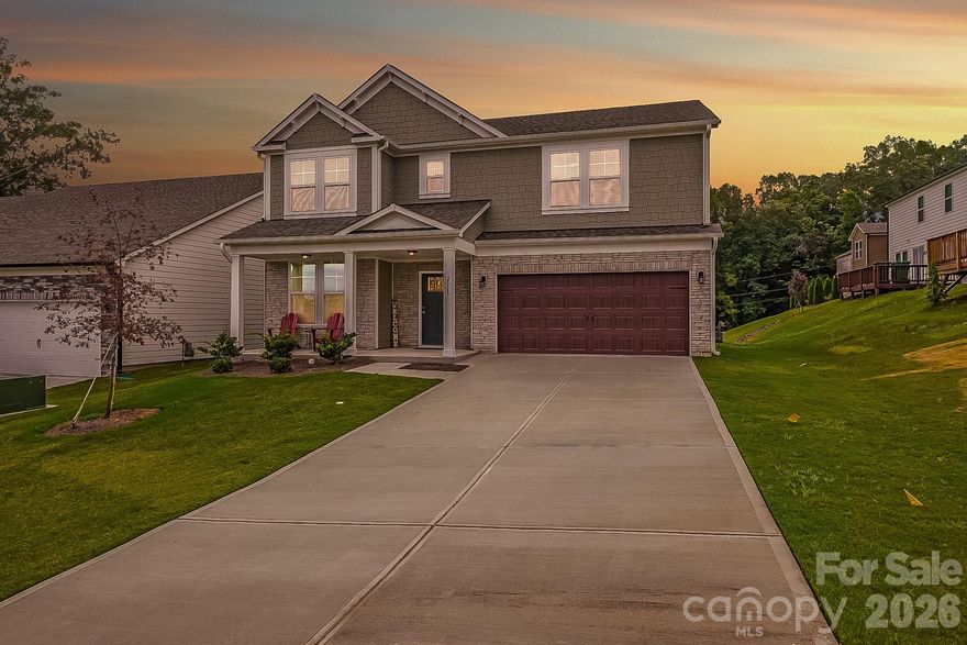 Tucked behind a quiet, established neighborhood, Kinghurst Cove is a new community that blends modern living with peaceful surroundings. Located in a cul-de-sac, this 2024-built home offers privacy and convenience across from a walking trail and fishing pond. Inside, you’ll find 5 spacious bedrooms—including a main-level guest suite—plus a huge primary suite, loft, and dedicated office. The owners have added 7 high-end ceiling fans, a climate-controlled four-season room, outdoor paver patio, and epoxy-coated garage floor. Minutes from Charlotte Douglas Airport, Riverbend Village, and major highways, this move-in-ready home offers flexible living, thoughtful upgrades, and an unbeatable location.