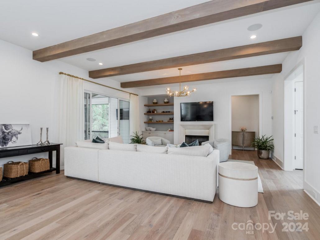 1013 Maxwell Court 4