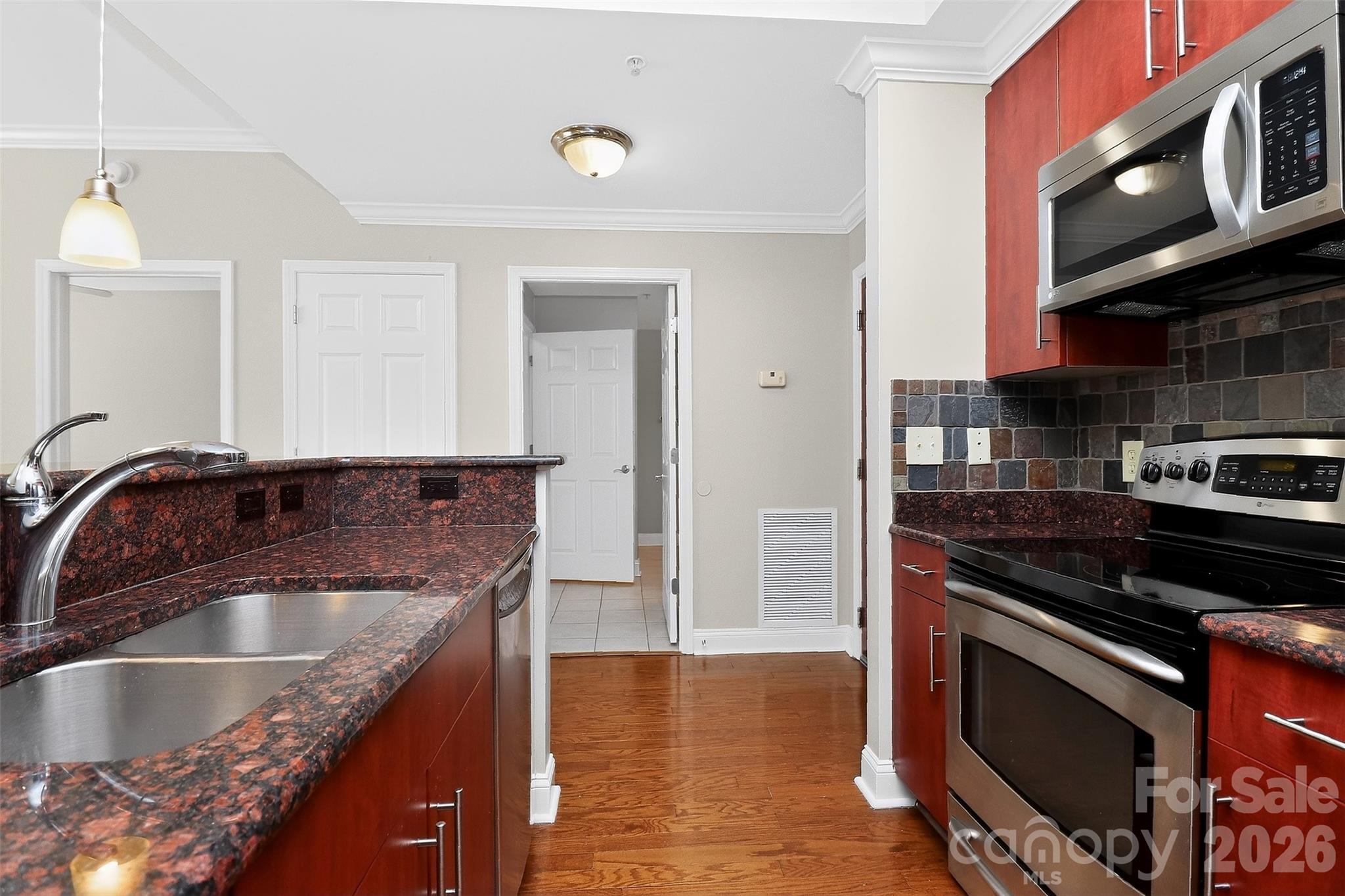 Fifth And Poplar - Residential