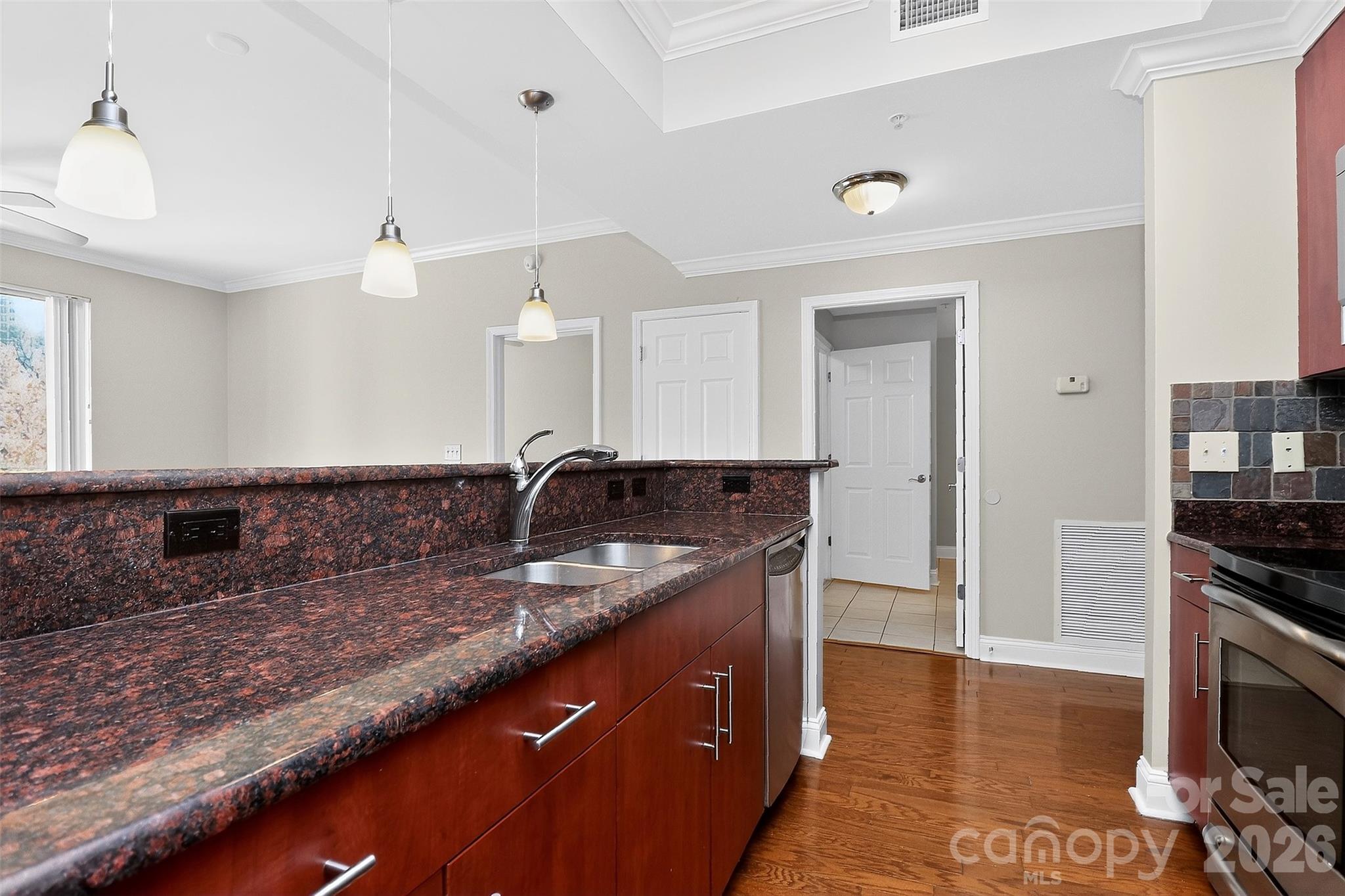 Fifth And Poplar - Residential