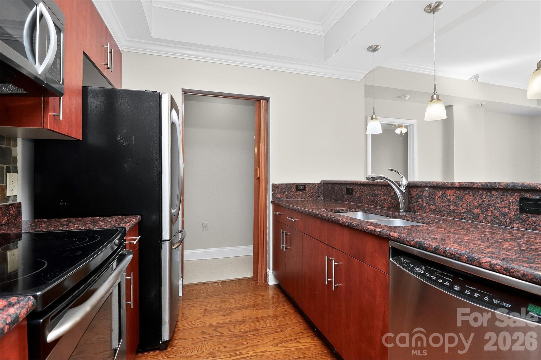 Fifth And Poplar - Residential