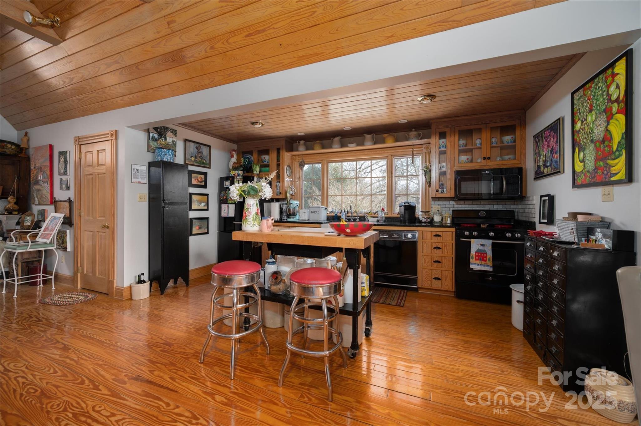 Hickory, North Carolina 28601, United States, 4 Bedrooms Bedrooms, ,5 BathroomsBathrooms,Residential,Active,3007