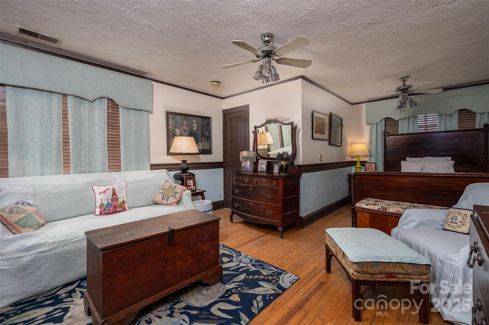 Hickory, North Carolina 28601, United States, 4 Bedrooms Bedrooms, ,5 BathroomsBathrooms,Residential,Active,3007