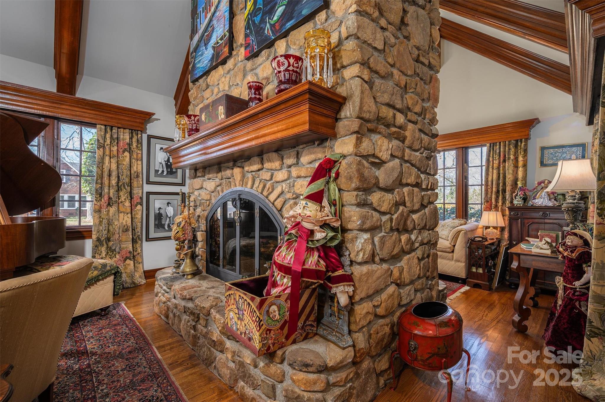 Hickory, North Carolina 28601, United States, 4 Bedrooms Bedrooms, ,5 BathroomsBathrooms,Residential,Active,3007