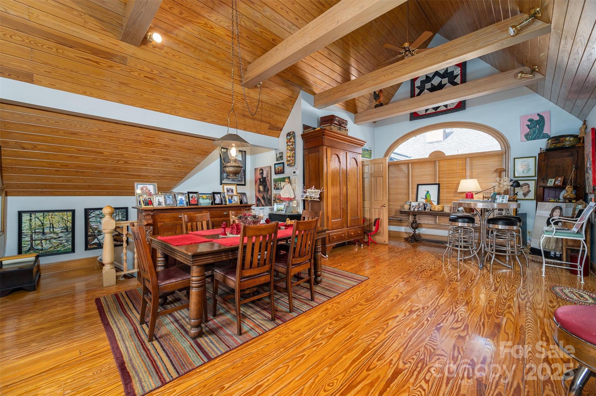 Hickory, North Carolina 28601, United States, 4 Bedrooms Bedrooms, ,5 BathroomsBathrooms,Residential,Active,3007