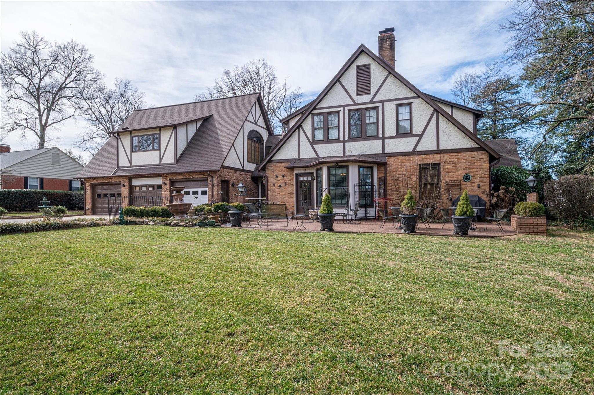 Hickory, North Carolina 28601, United States, 4 Bedrooms Bedrooms, ,5 BathroomsBathrooms,Residential,Active,3007