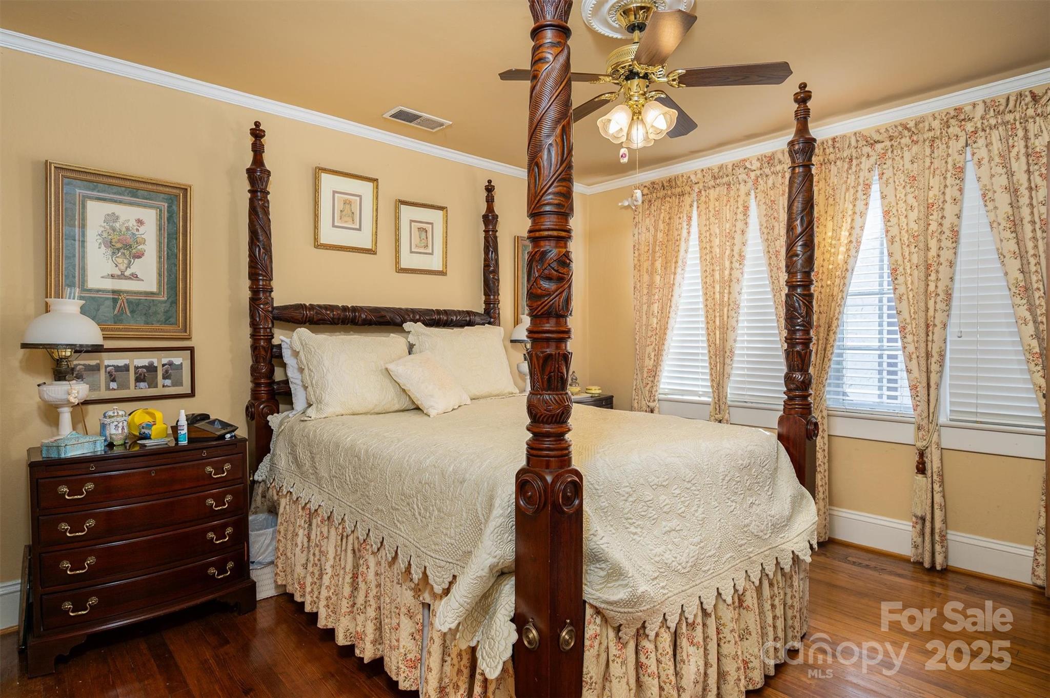 Hickory, North Carolina 28601, United States, 4 Bedrooms Bedrooms, ,5 BathroomsBathrooms,Residential,Active,3007