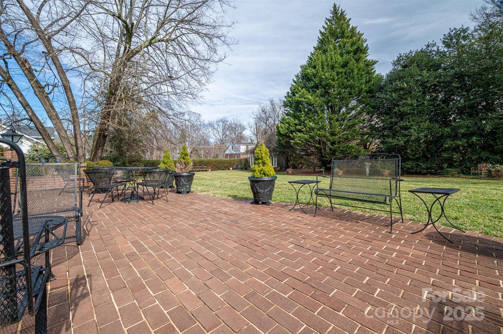 Hickory, North Carolina 28601, United States, 4 Bedrooms Bedrooms, ,5 BathroomsBathrooms,Residential,Active,3007