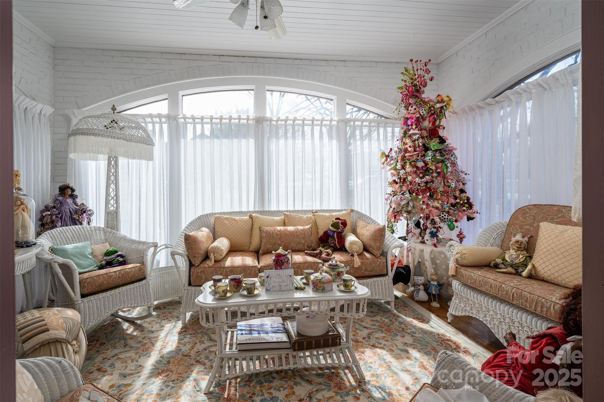 Hickory, North Carolina 28601, United States, 4 Bedrooms Bedrooms, ,5 BathroomsBathrooms,Residential,Active,3007