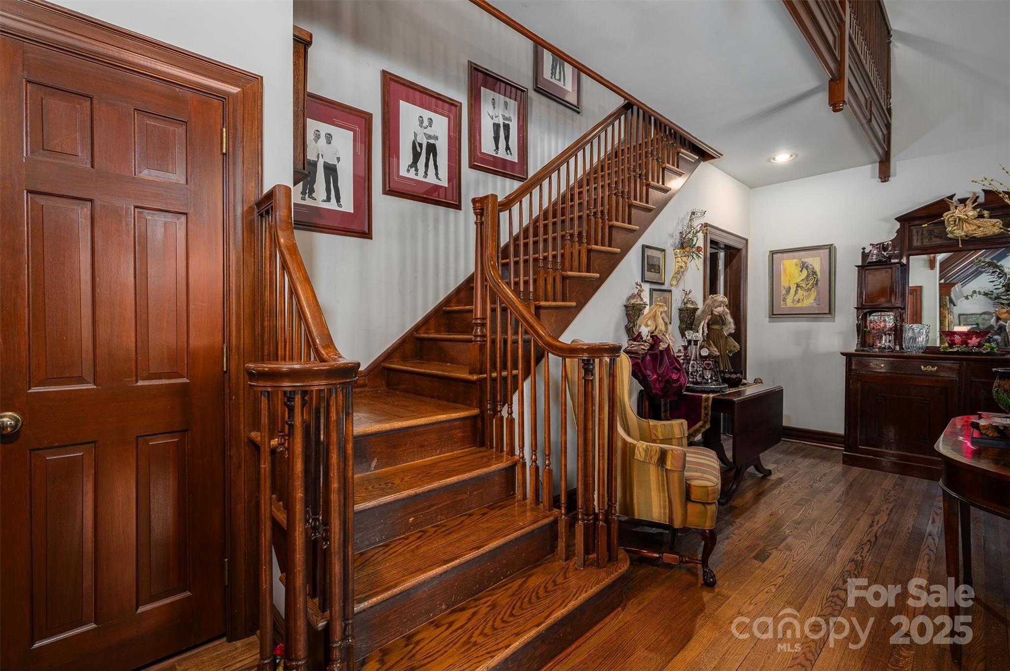 Hickory, North Carolina 28601, United States, 4 Bedrooms Bedrooms, ,5 BathroomsBathrooms,Residential,Active,3007