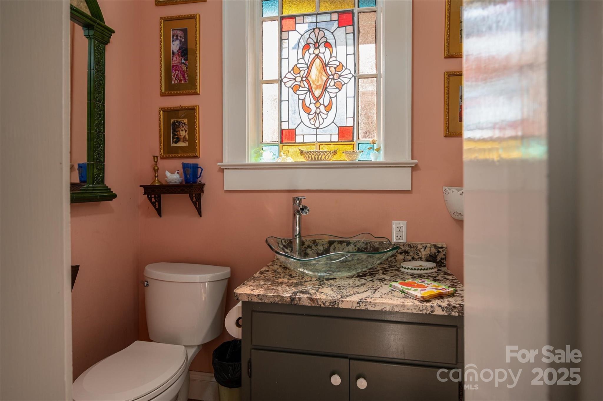 Hickory, North Carolina 28601, United States, 4 Bedrooms Bedrooms, ,5 BathroomsBathrooms,Residential,Active,3007