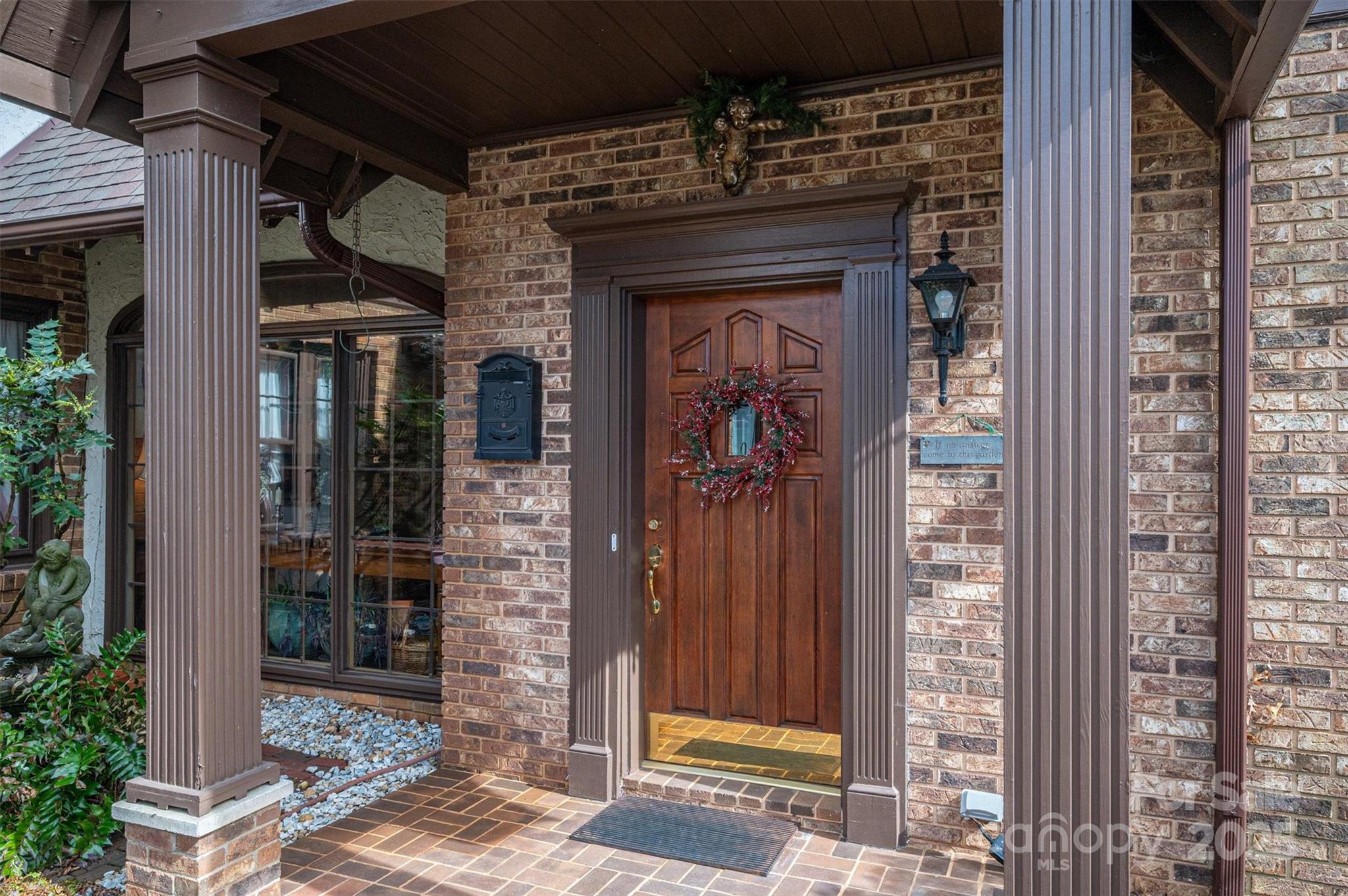 Hickory, North Carolina 28601, United States, 4 Bedrooms Bedrooms, ,5 BathroomsBathrooms,Residential,Active,3007