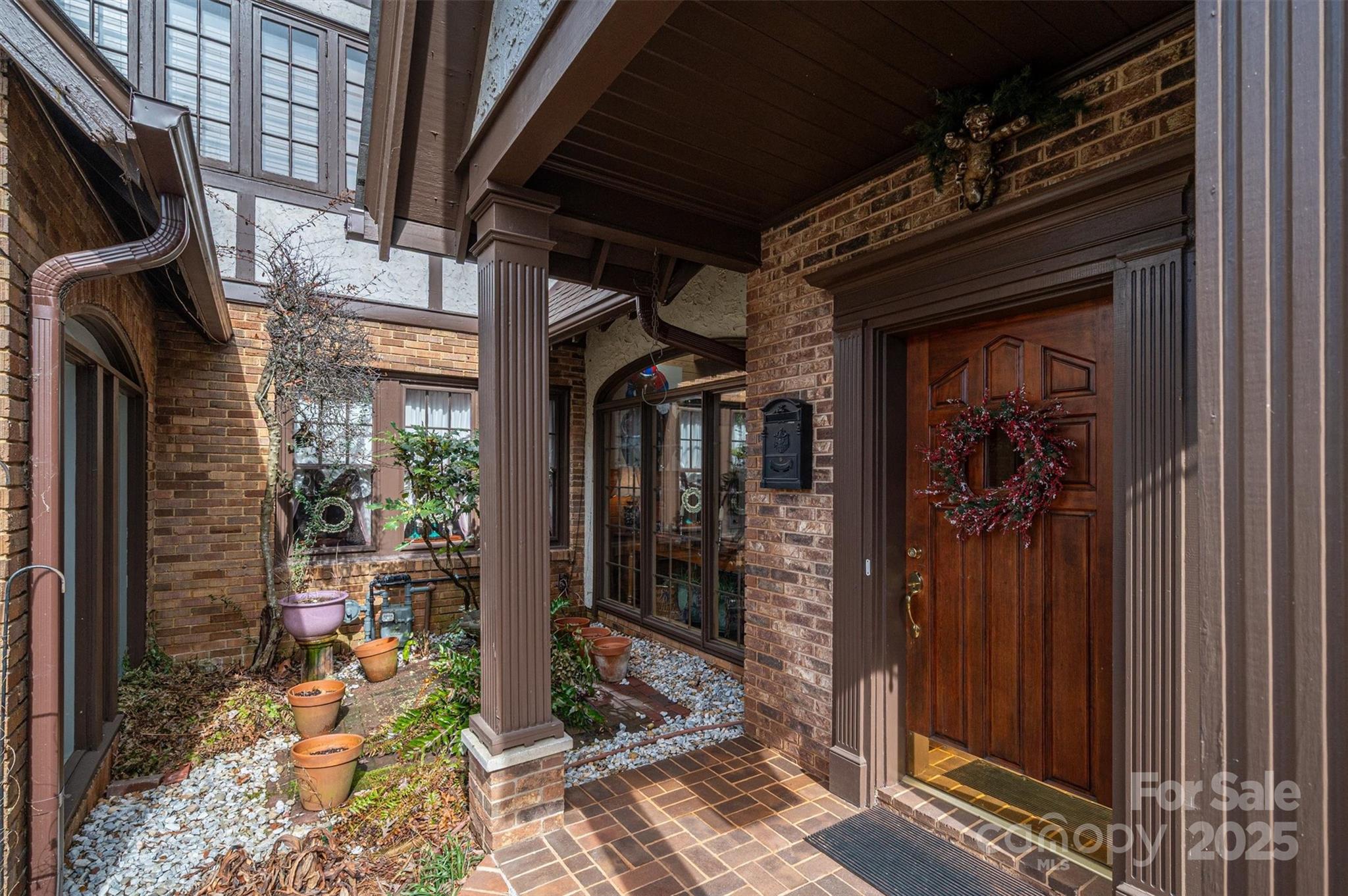 Hickory, North Carolina 28601, United States, 4 Bedrooms Bedrooms, ,5 BathroomsBathrooms,Residential,Active,3007