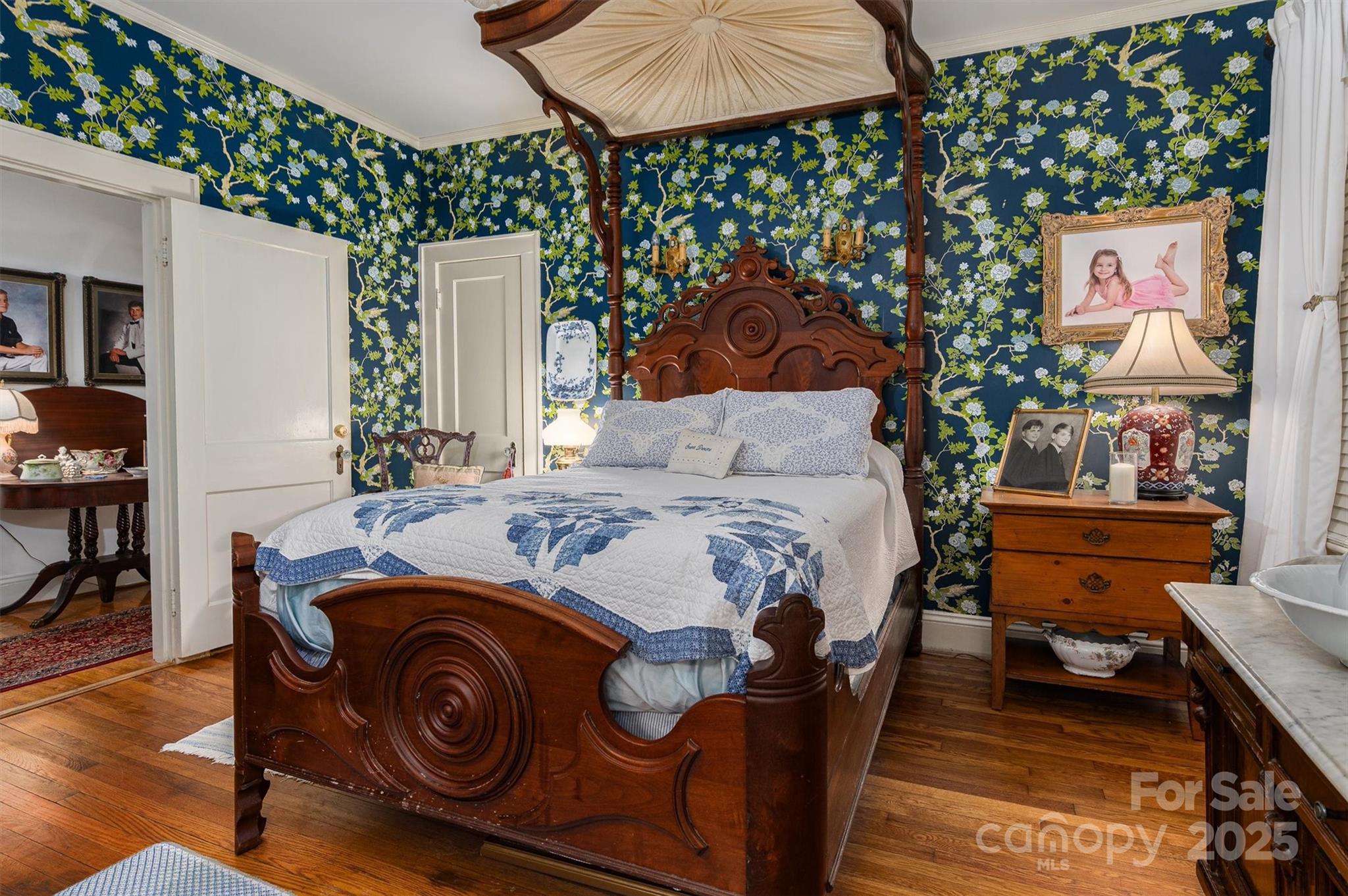 Hickory, North Carolina 28601, United States, 4 Bedrooms Bedrooms, ,5 BathroomsBathrooms,Residential,Active,3007