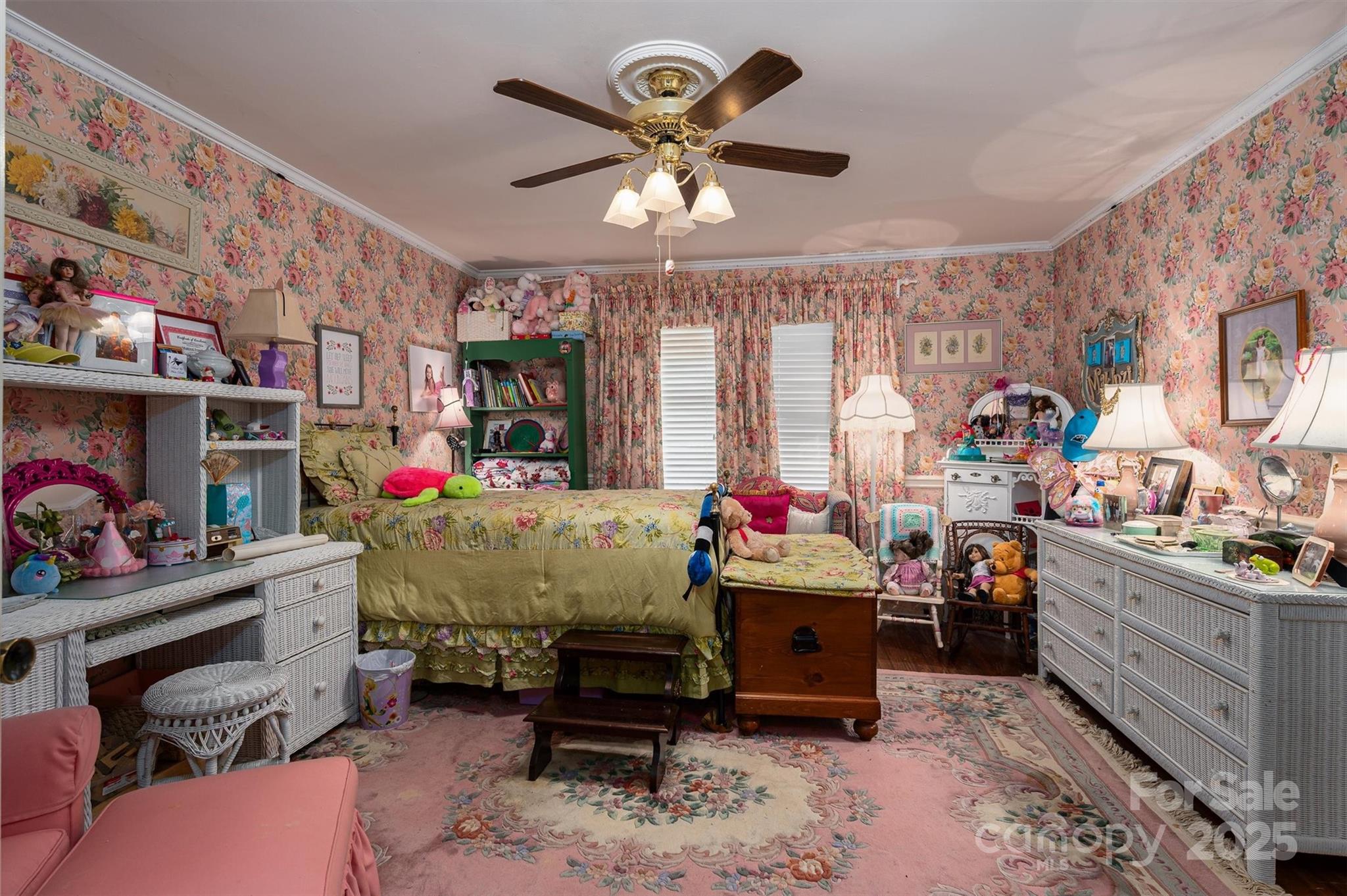 Hickory, North Carolina 28601, United States, 4 Bedrooms Bedrooms, ,5 BathroomsBathrooms,Residential,Active,3007