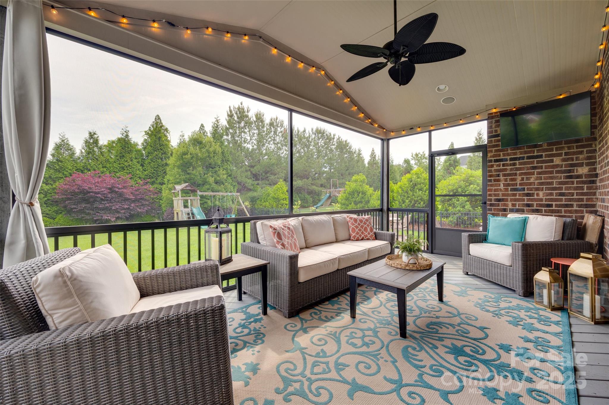 Hollister - Residential