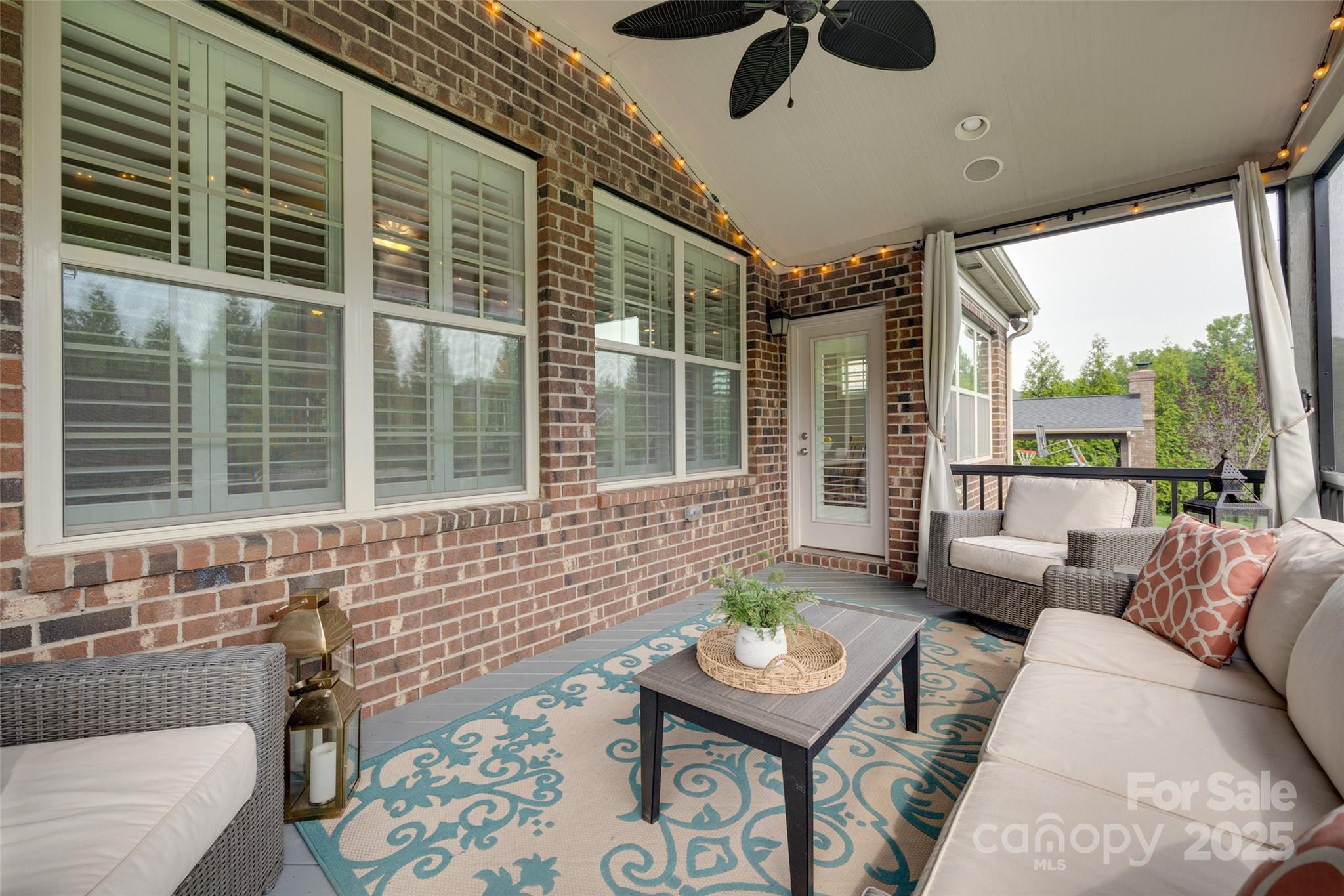 Hollister - Residential