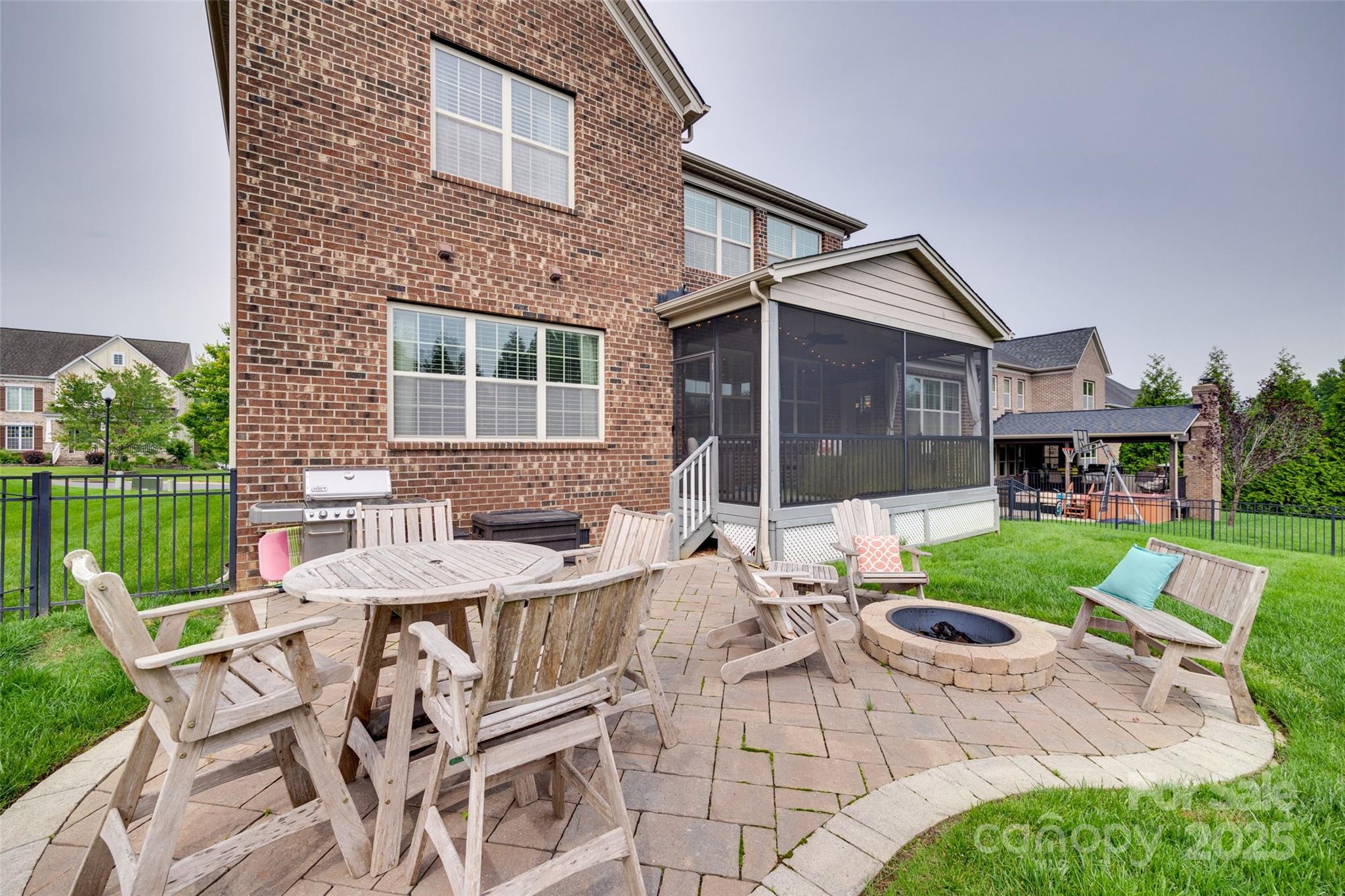 Hollister - Residential