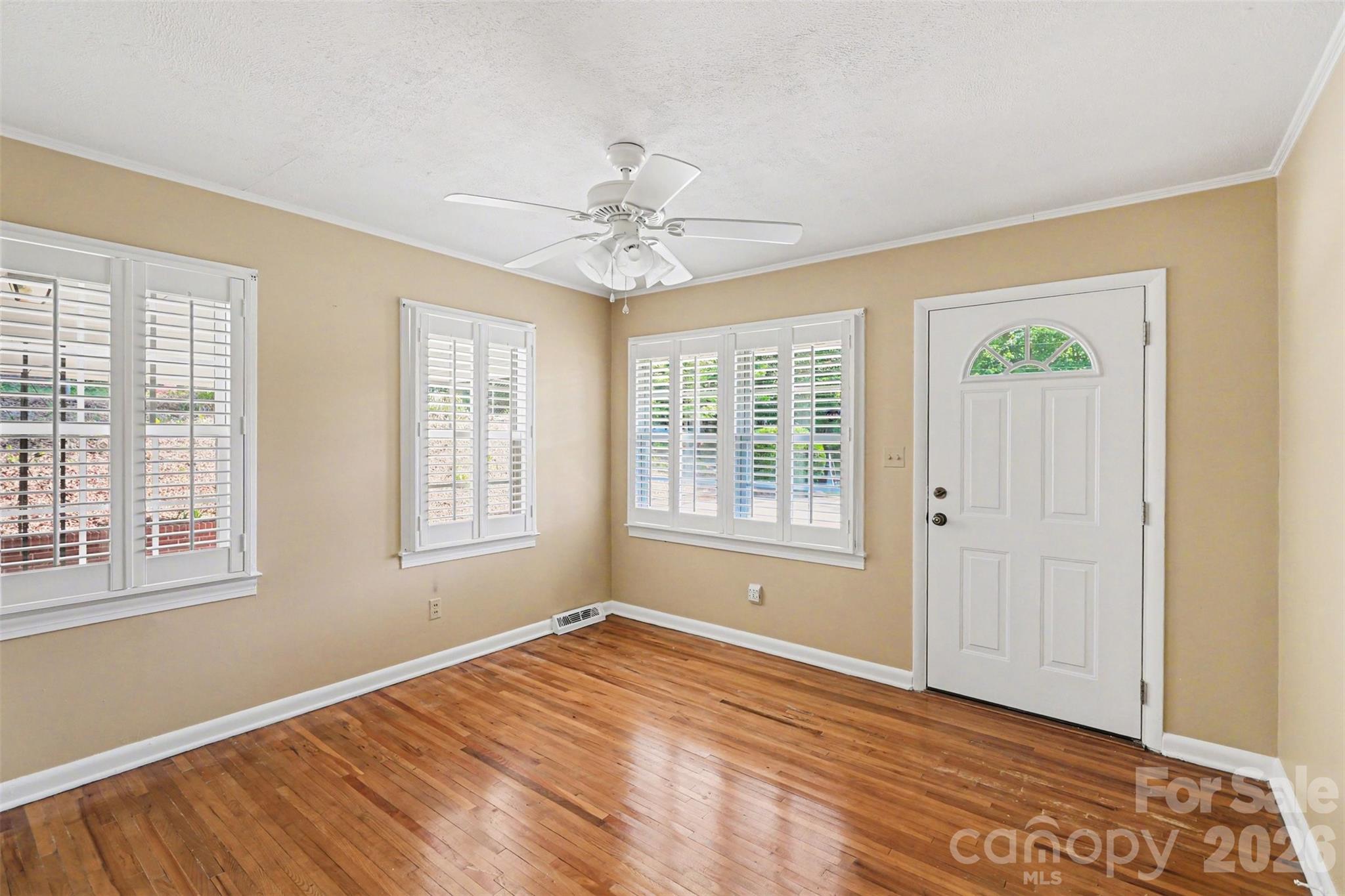 169 Shamrock Street NE