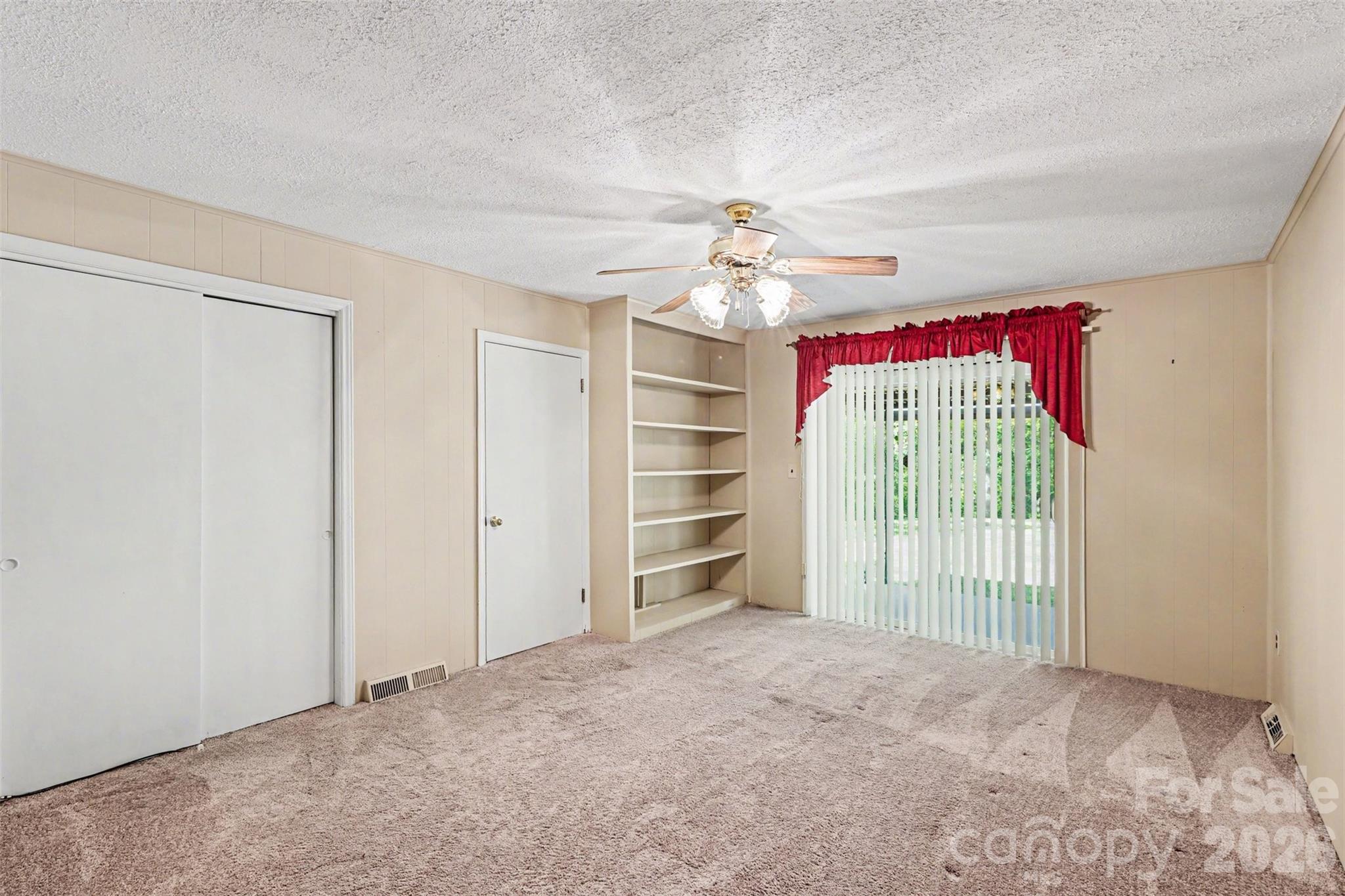 169 Shamrock Street NE