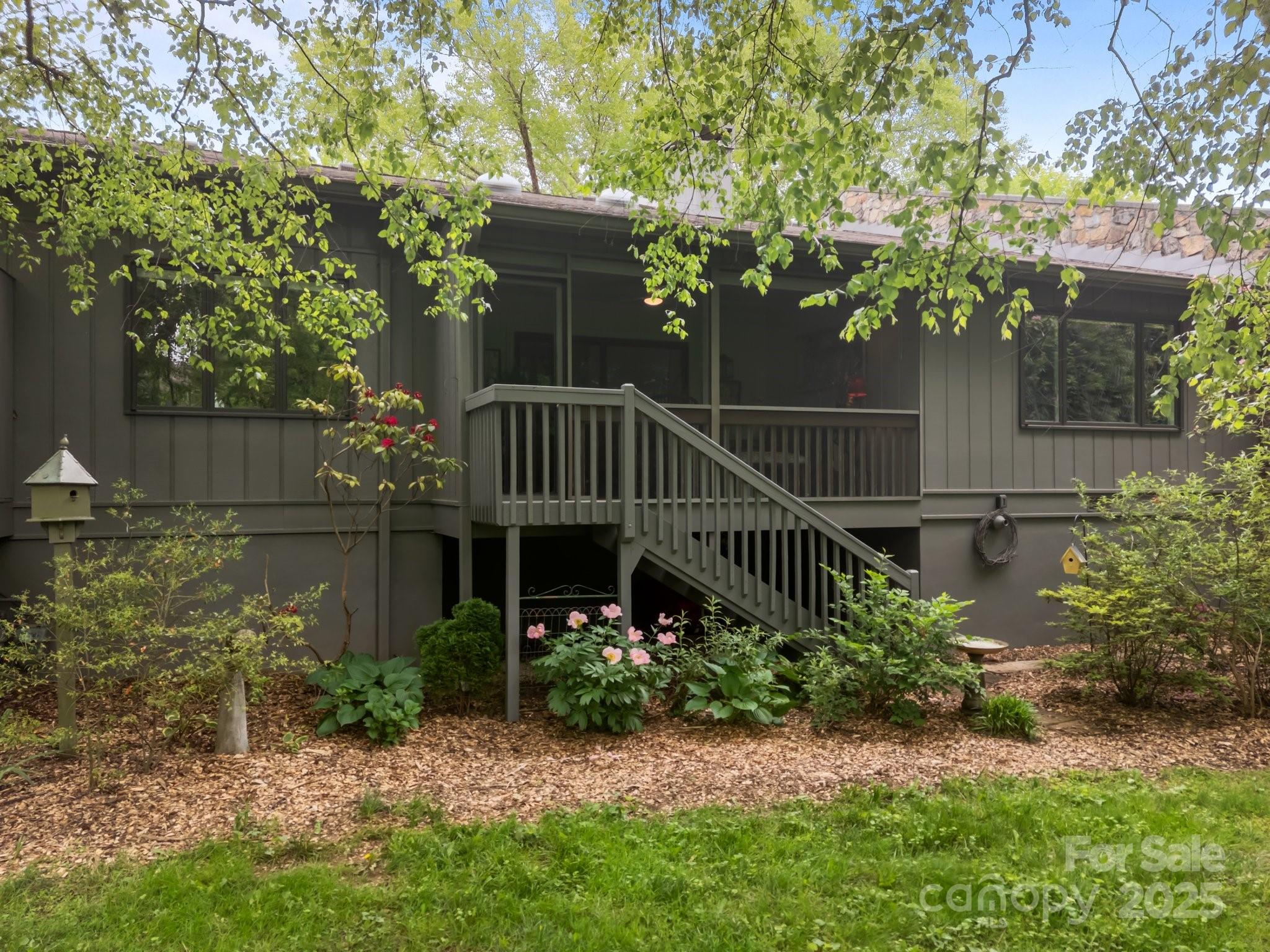 606 Crowfields Lane