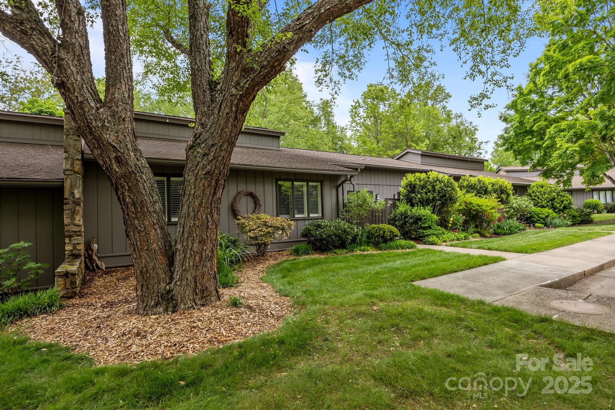 606 Crowfields Lane