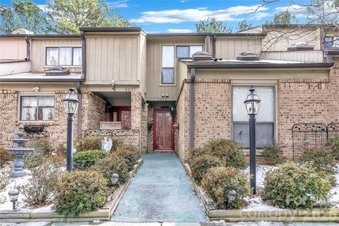 Photo of 8073 Charter Oak Lane, Charlotte, NC 28226 (MLS # 4340485)