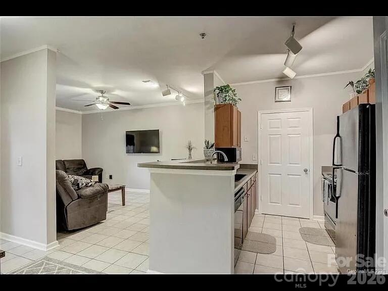 300 Vista Lake Drive 3