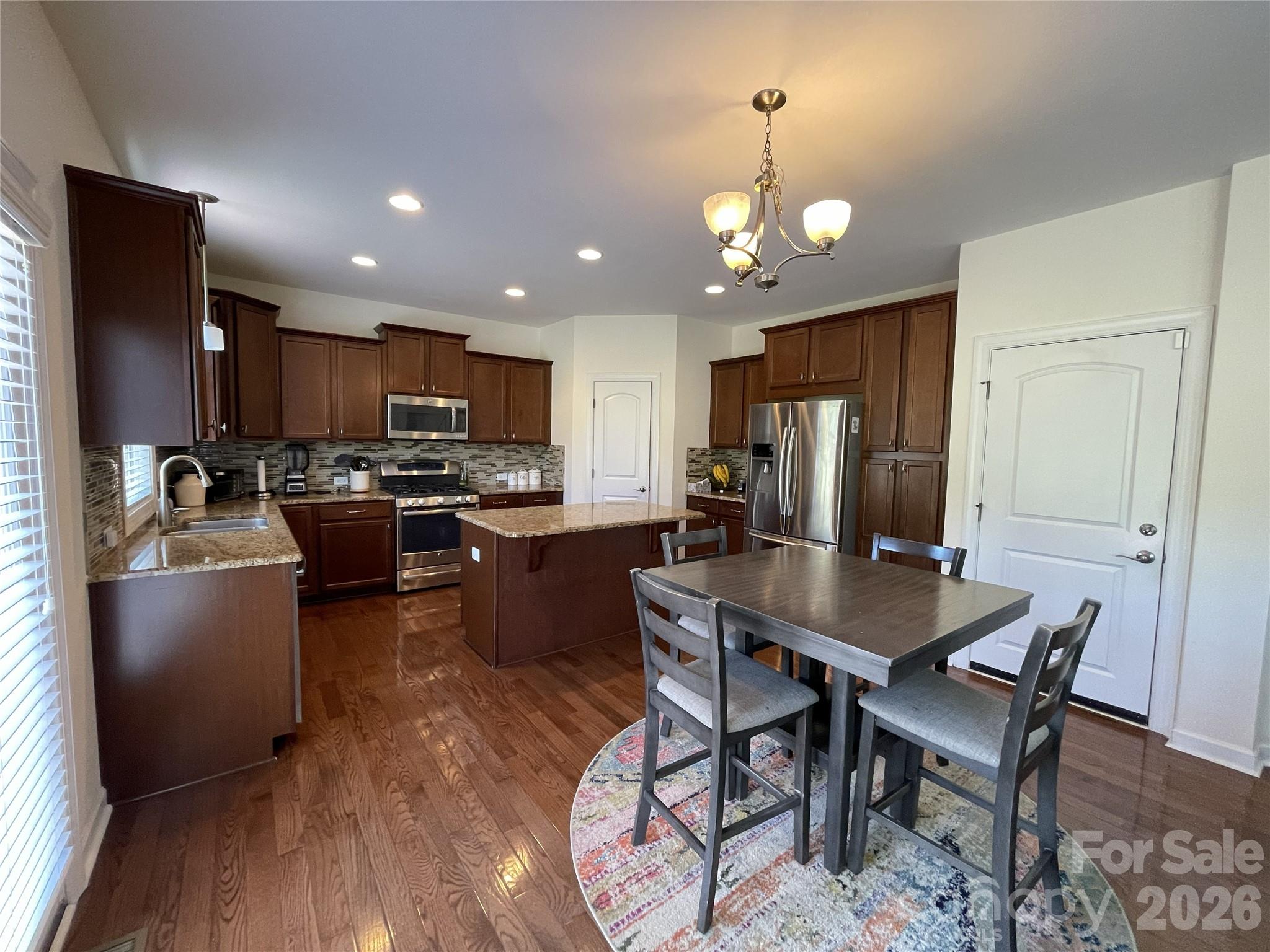 Hollister - Residential