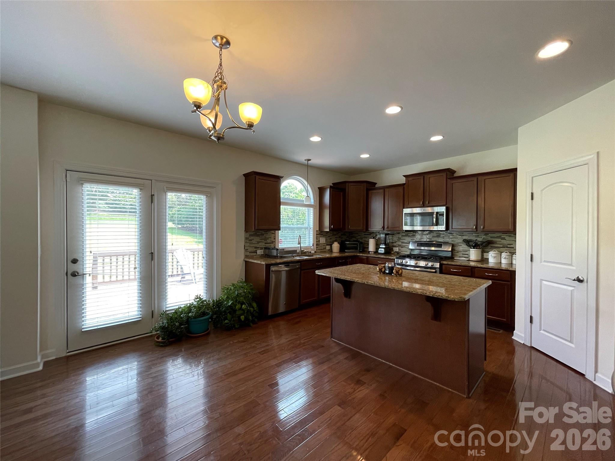 Hollister - Residential