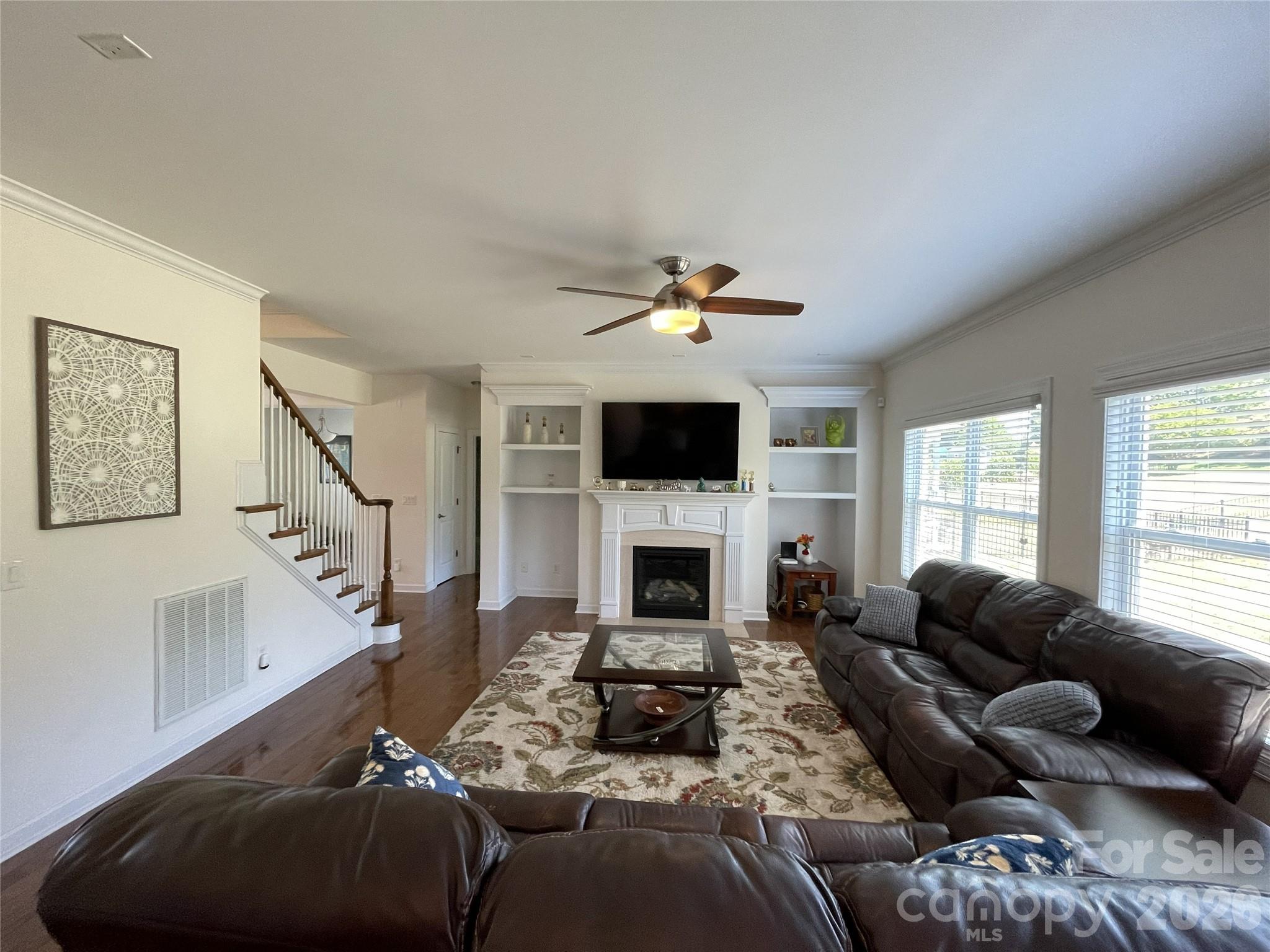Hollister - Residential