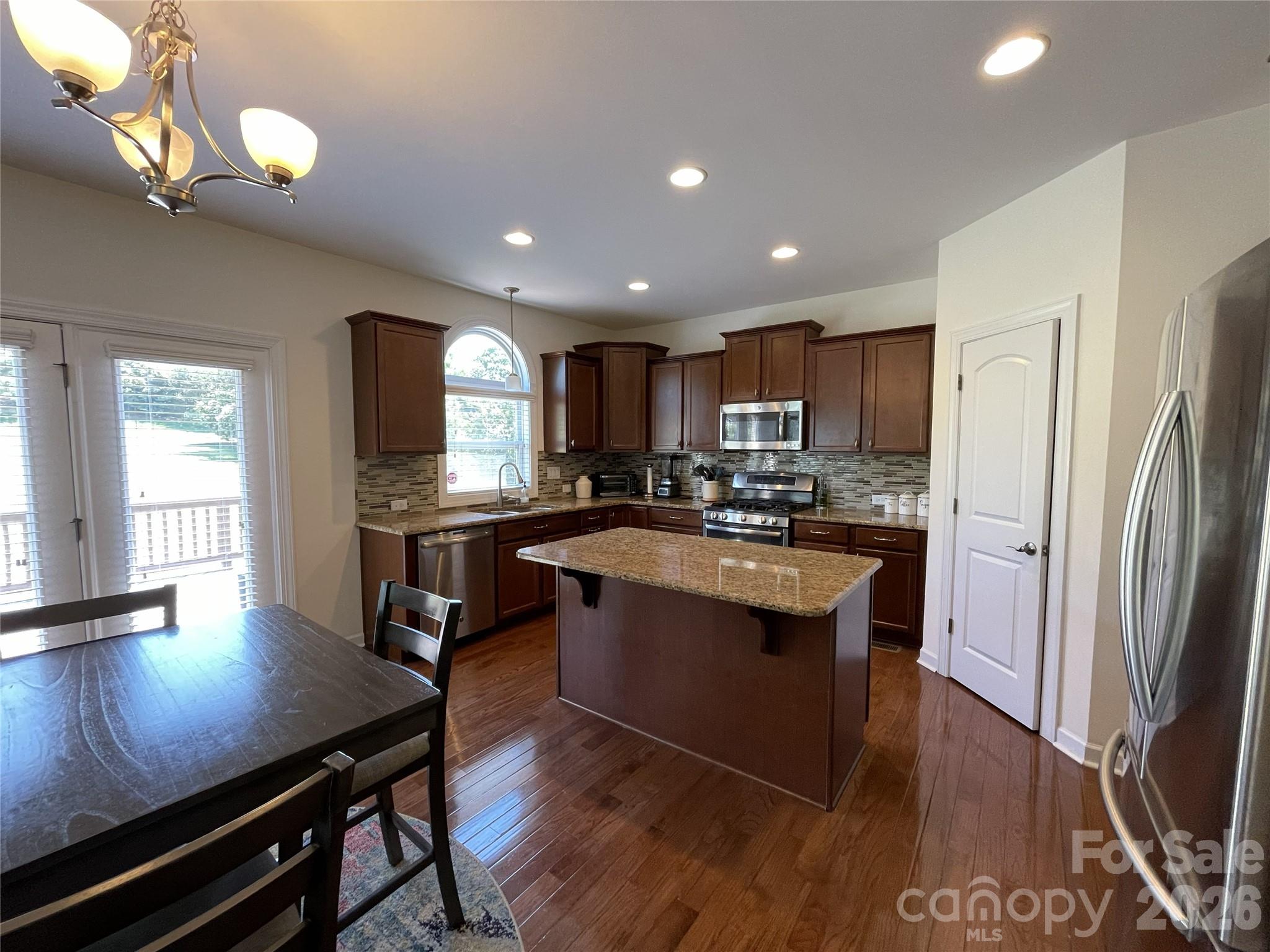 Hollister - Residential