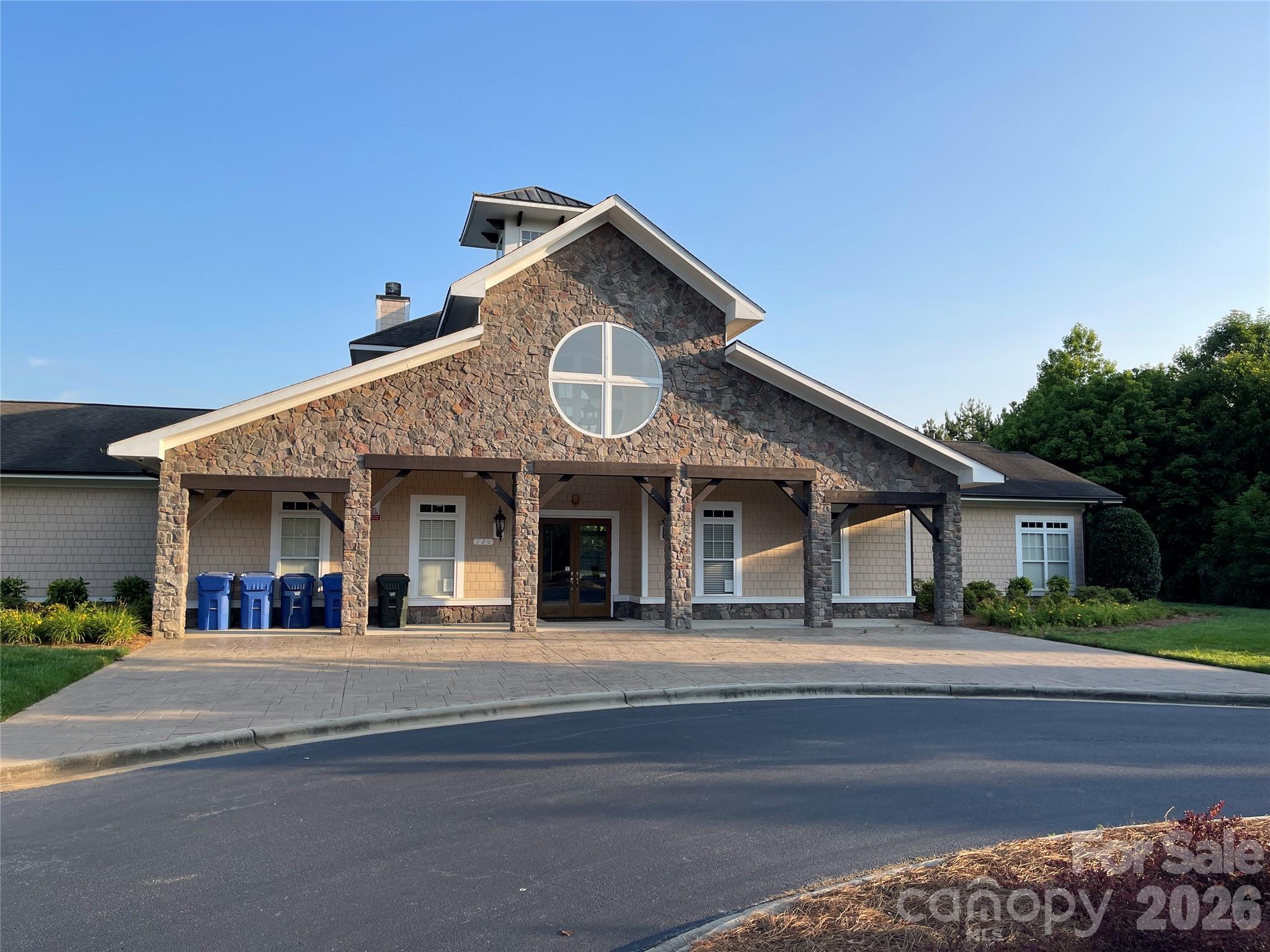 Hollister - Residential