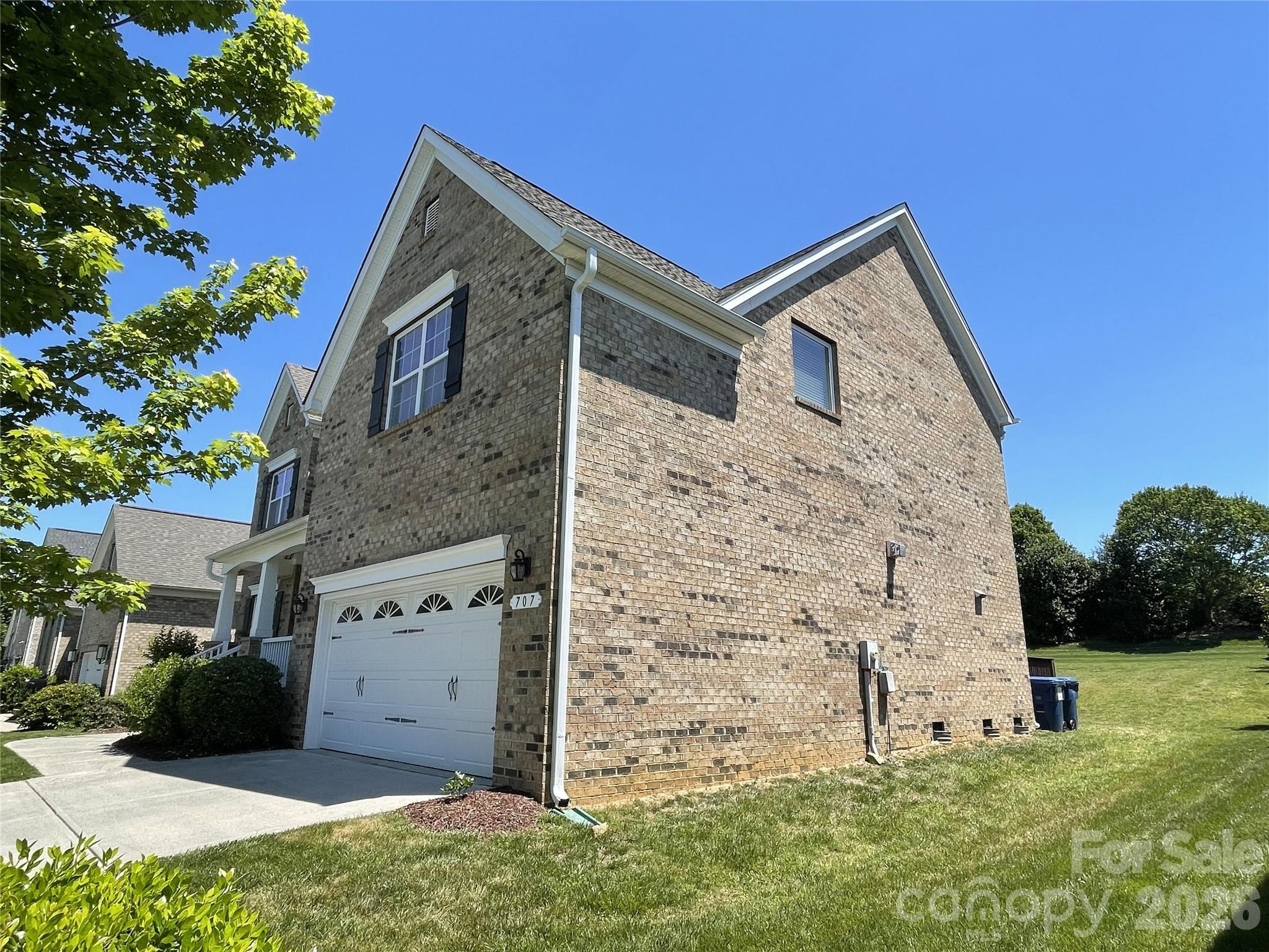 707 Five Leaf Lane