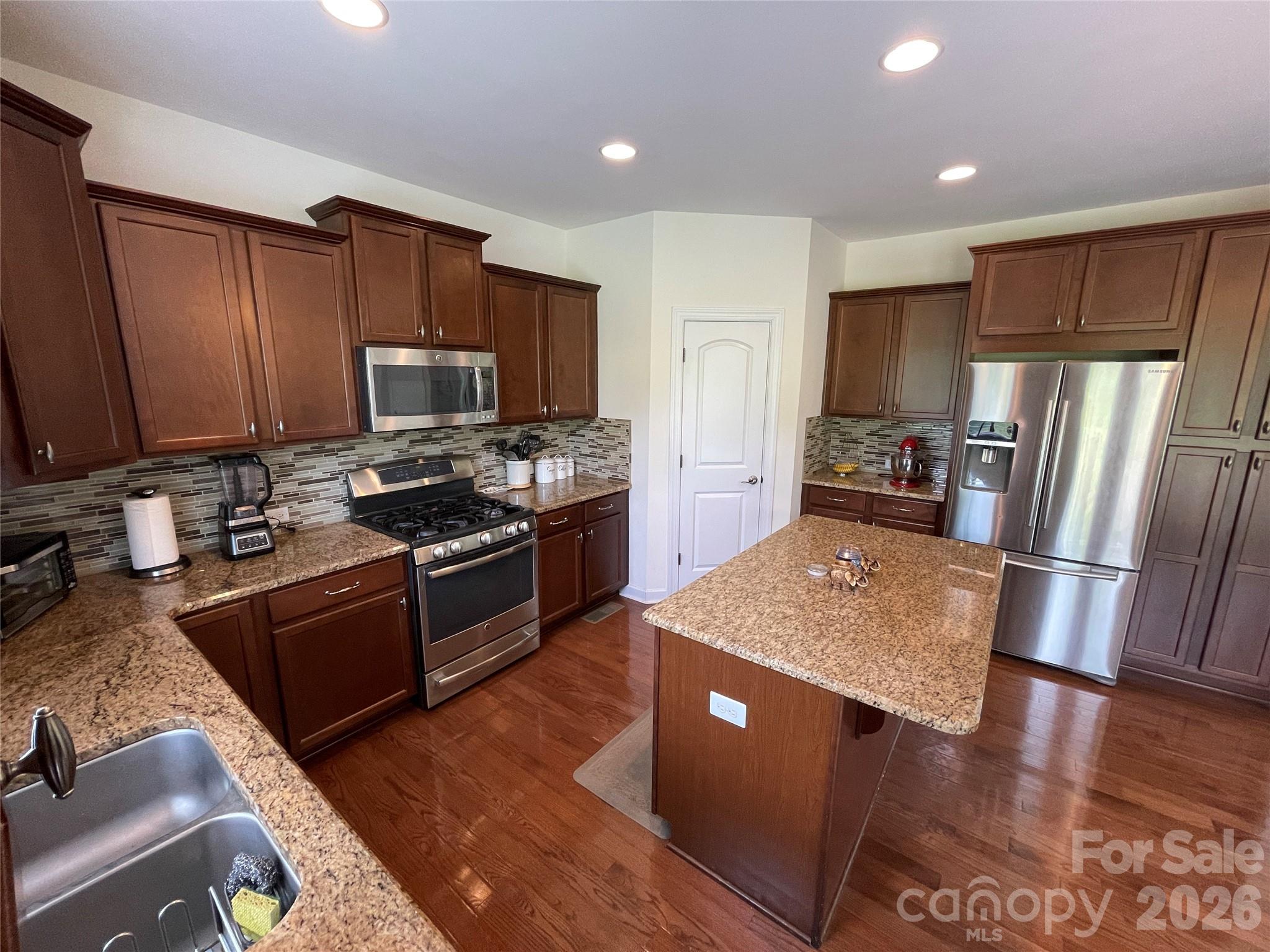 Hollister - Residential