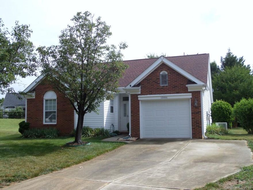 New A/C 2014, new garage door 2014, vinyl siding, new water heater 2013, new paint & carpet 2015. Great split BR flr plan & ready to move into on cul-de-sac lot. Riding mower, washer/ dryer (2009) & refrigerator (2013) included in sale w/ acceptable offer. Easy to show & sell! Open great room with gas fireplace. Breakfast are off kitchen that leads to partial fenced private patio area. Large master with double doors leading to master bath. Well cared for and ready for new owner!!! Home warranty!