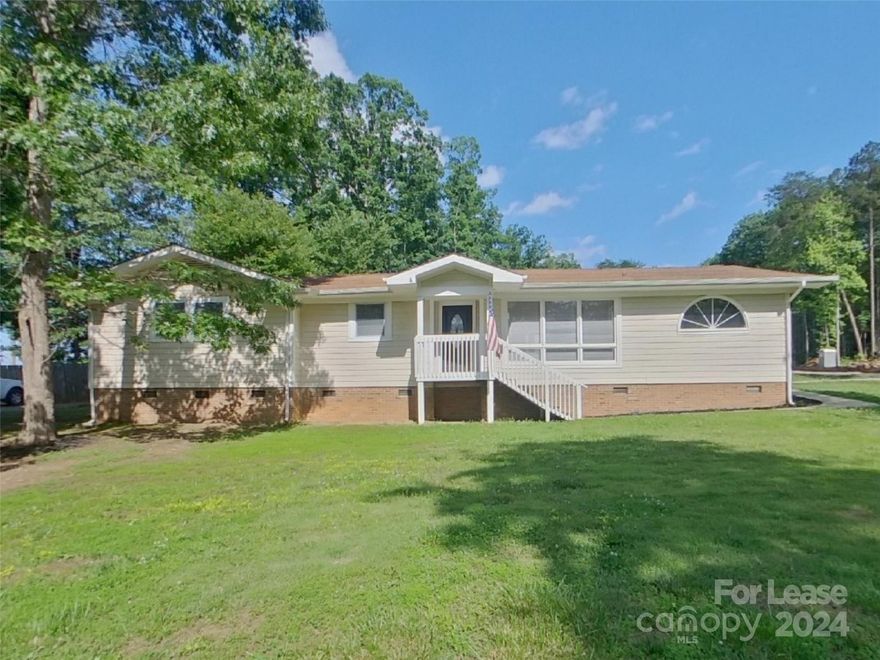 Take a look at this beautiful home featuring 3 bedrooms, 2.5 bathrooms, and approximately 1,600 square feet. Enjoy the freedom of a virtually maintenance free lifestyle while residing in a great community.