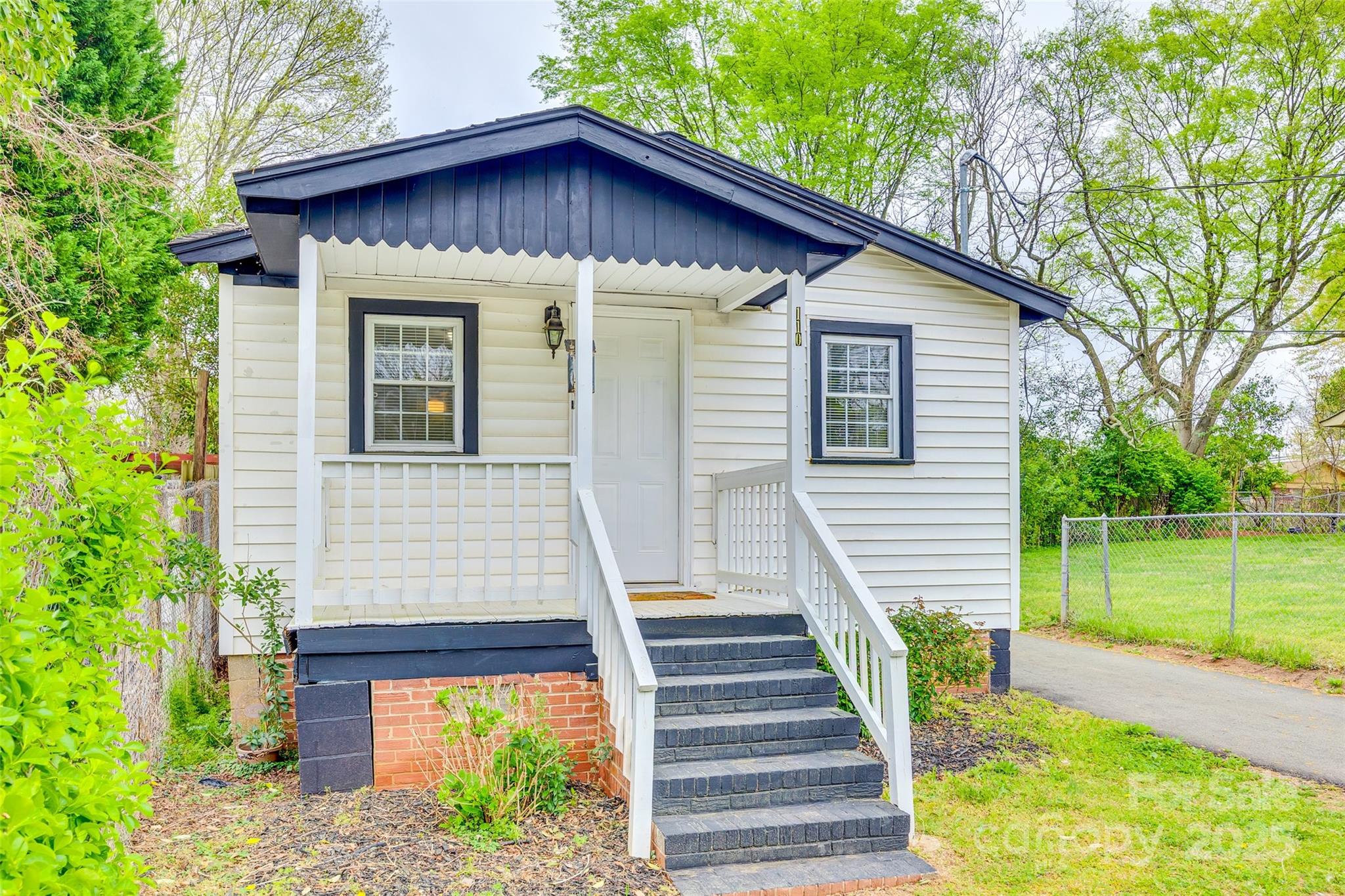 110 Steele Street 34, 35