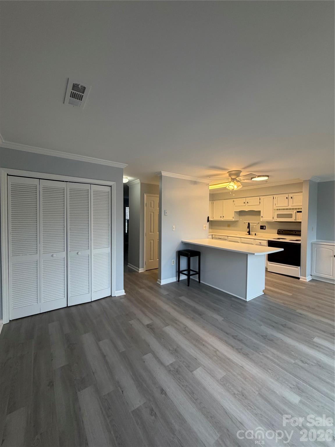 Manor Lake - Residential