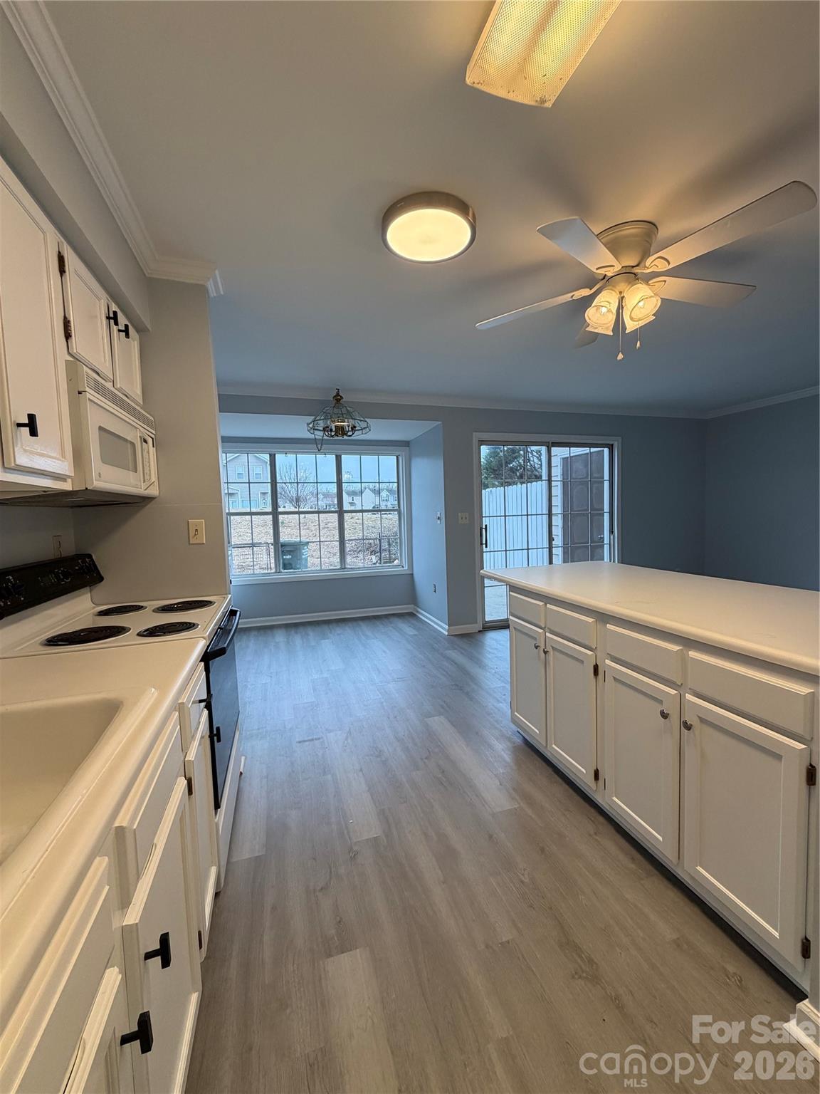 Manor Lake - Residential