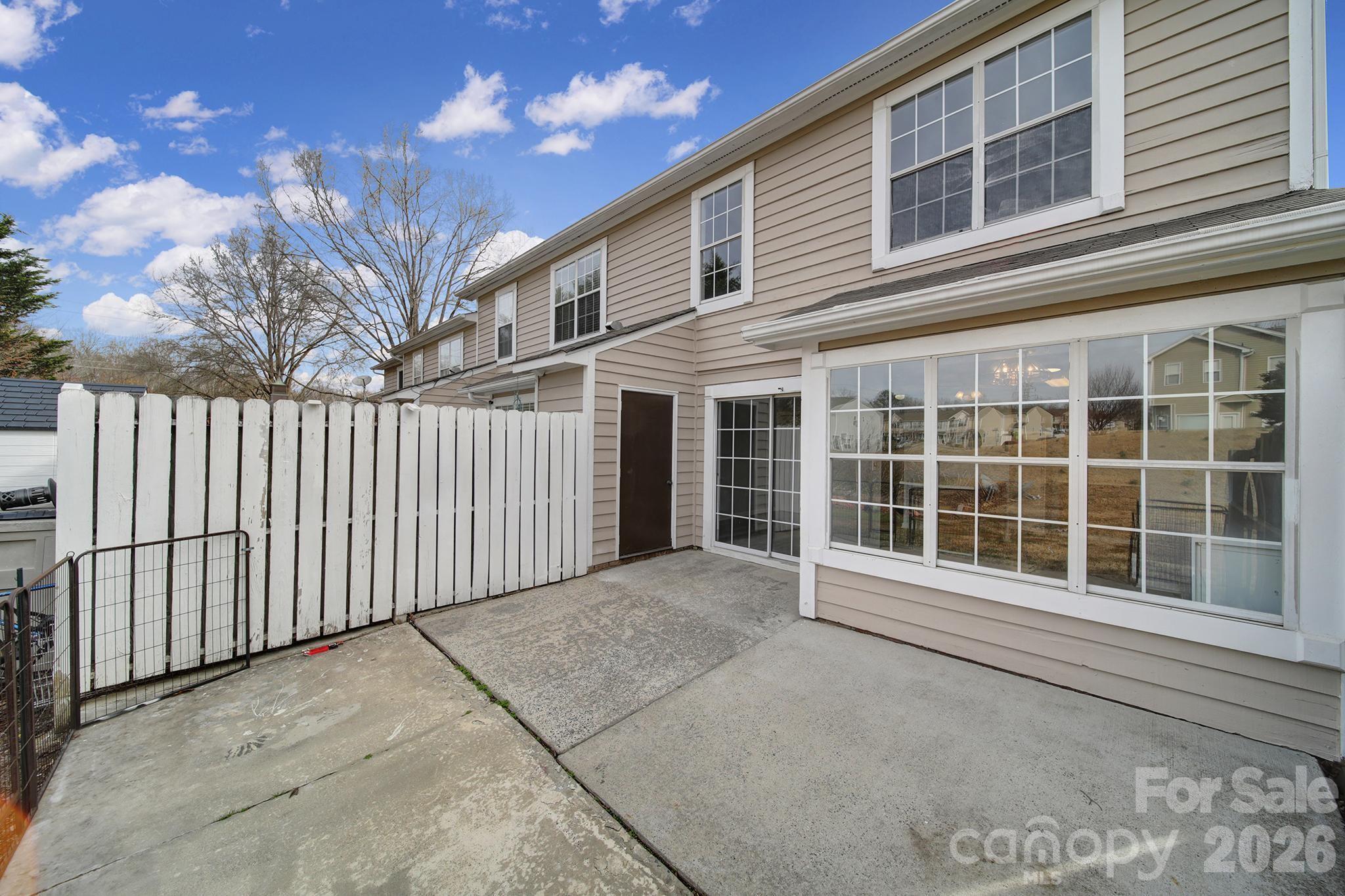 Manor Lake - Residential