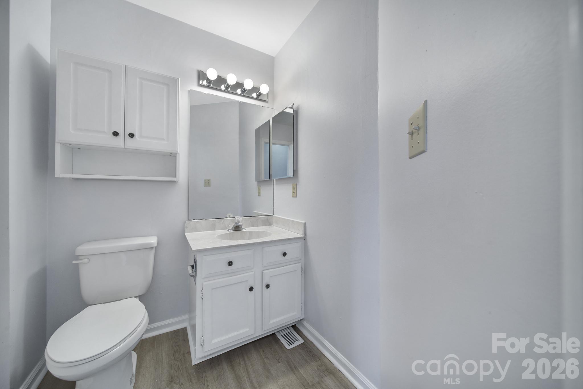 Manor Lake - Residential