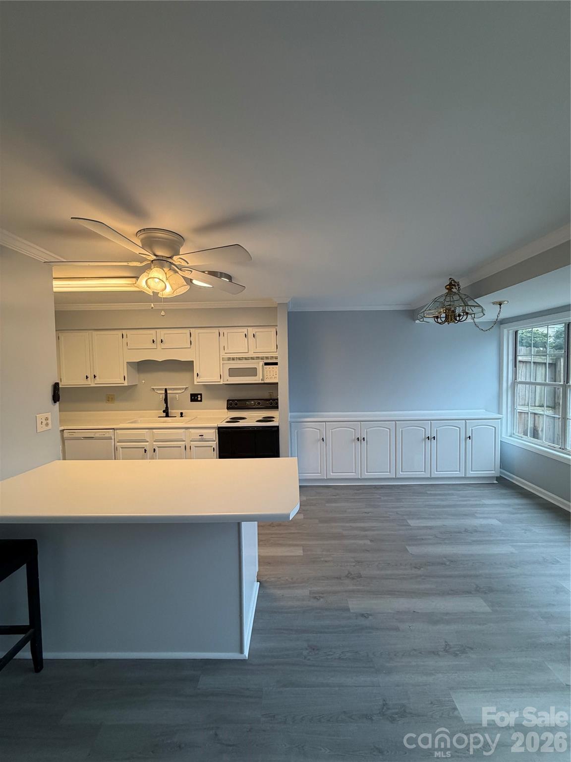 Manor Lake - Residential